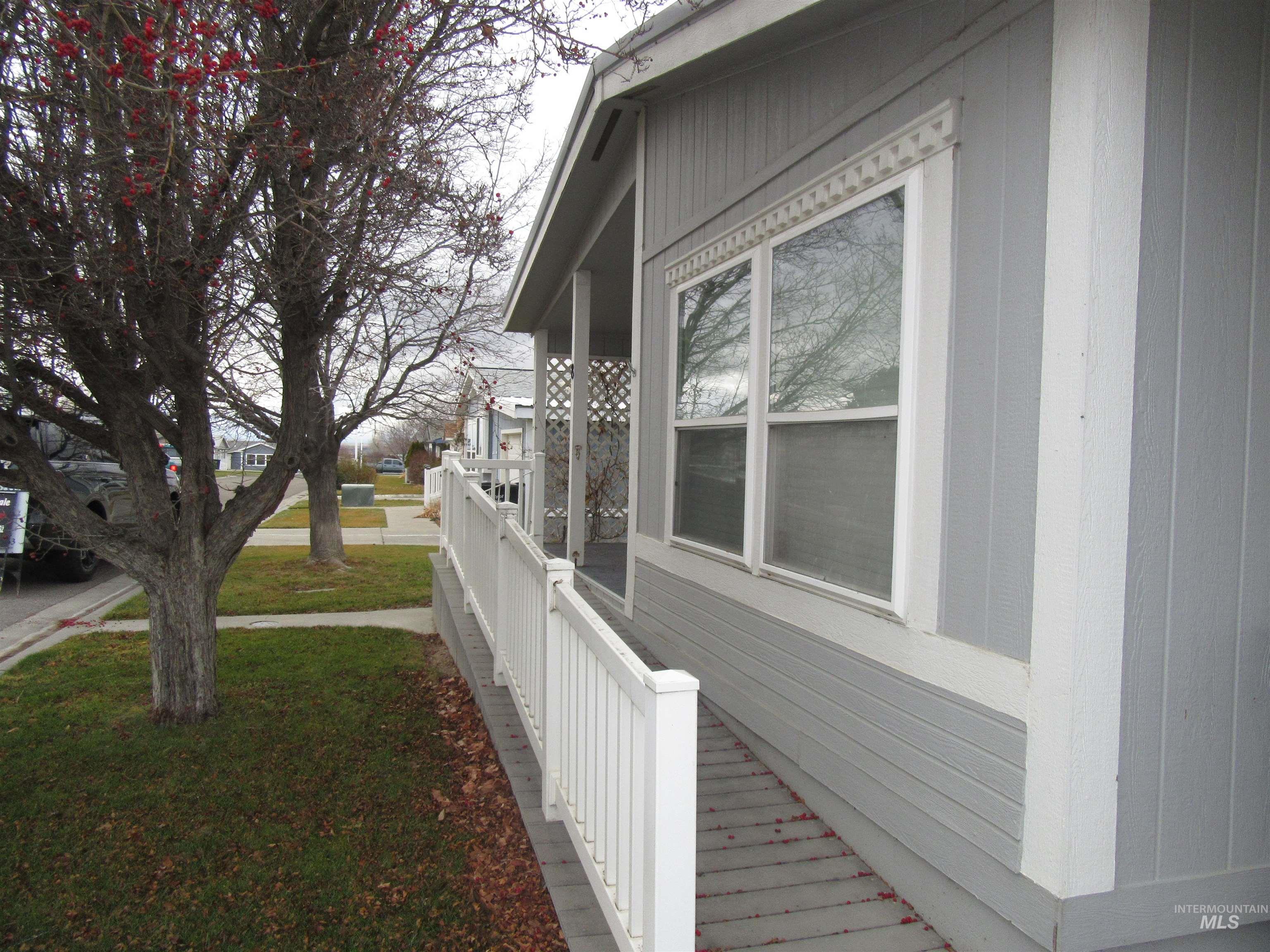 910 Moon Glo Ave, Buhl, Idaho 83316, 3 Bedrooms, 2 Bathrooms, Residential For Sale, Price $137,500,MLS 98971062