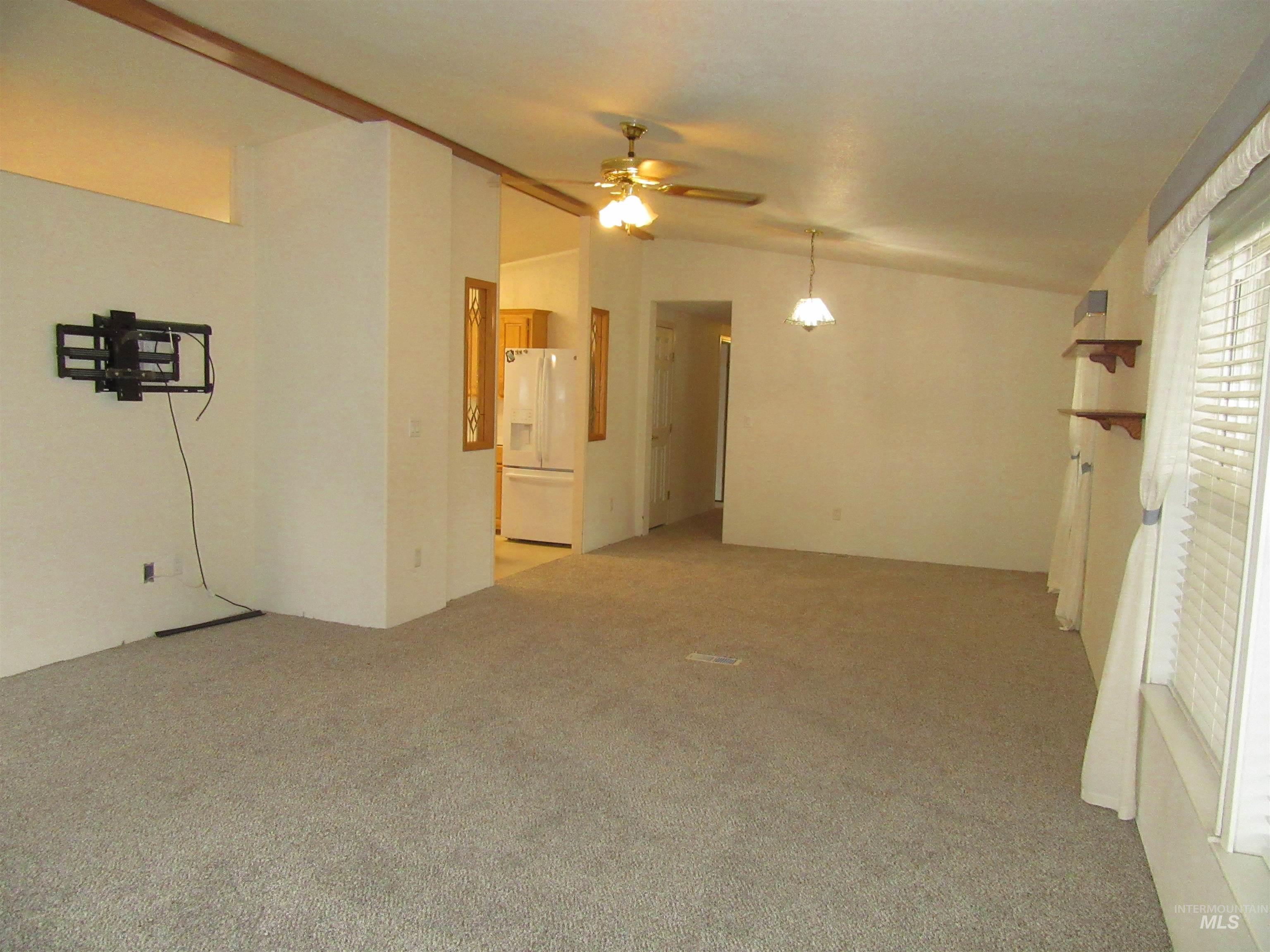 910 Moon Glo Ave, Buhl, Idaho 83316, 3 Bedrooms, 2 Bathrooms, Residential For Sale, Price $137,500,MLS 98971062