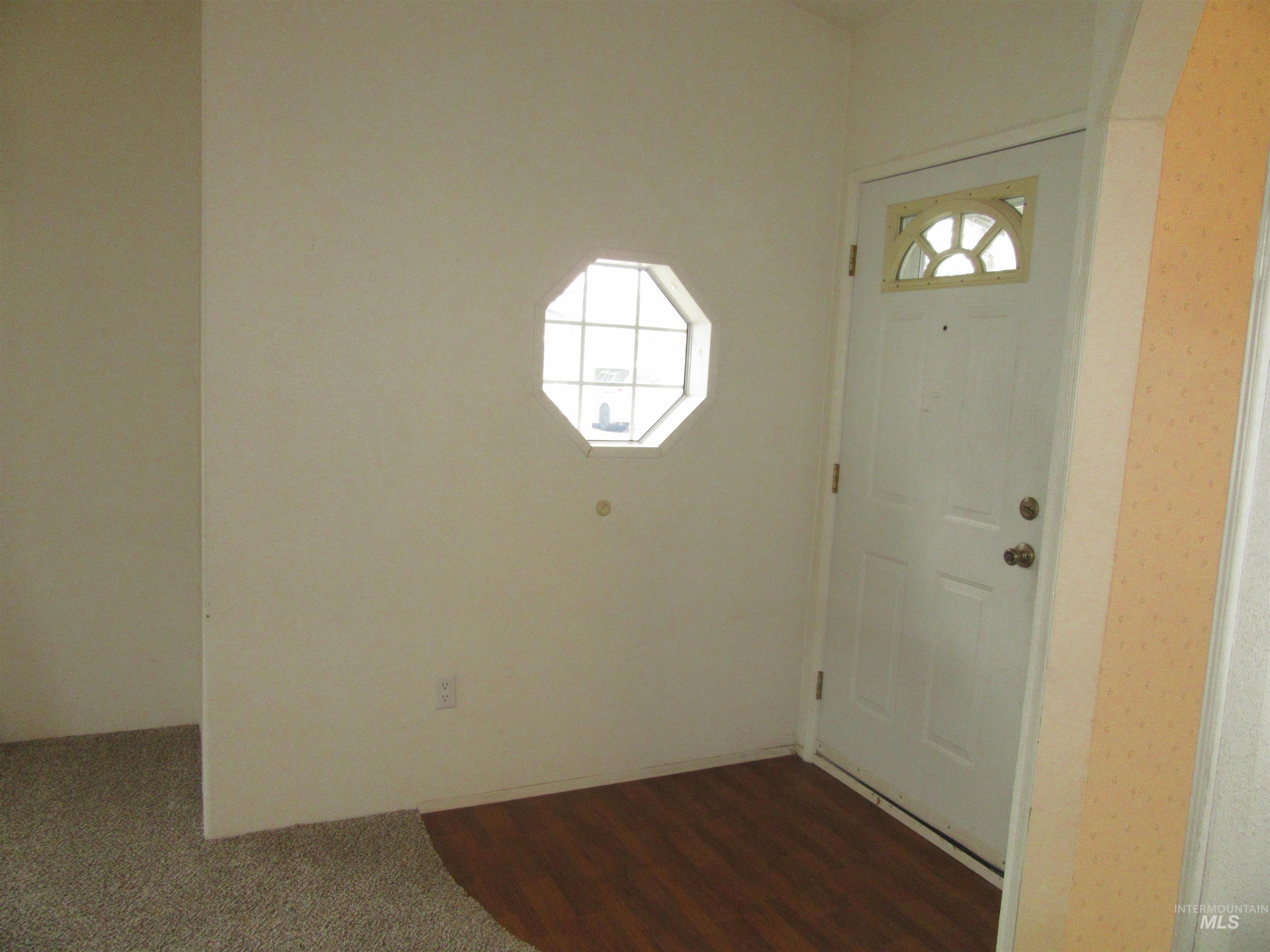 910 Moon Glo Ave, Buhl, Idaho 83316, 3 Bedrooms, 2 Bathrooms, Residential For Sale, Price $137,500,MLS 98971062