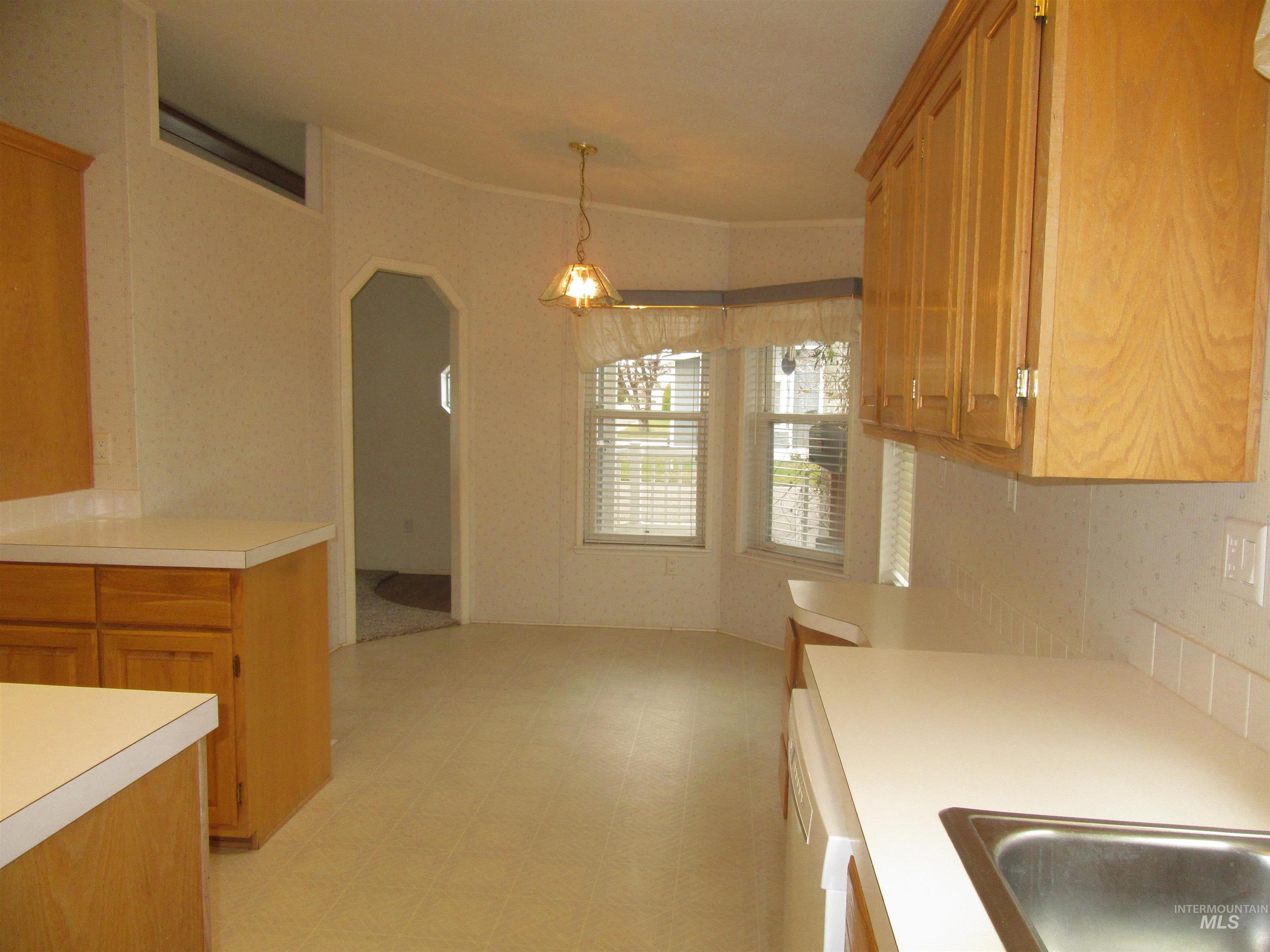 910 Moon Glo Ave, Buhl, Idaho 83316, 3 Bedrooms, 2 Bathrooms, Residential For Sale, Price $137,500,MLS 98971062