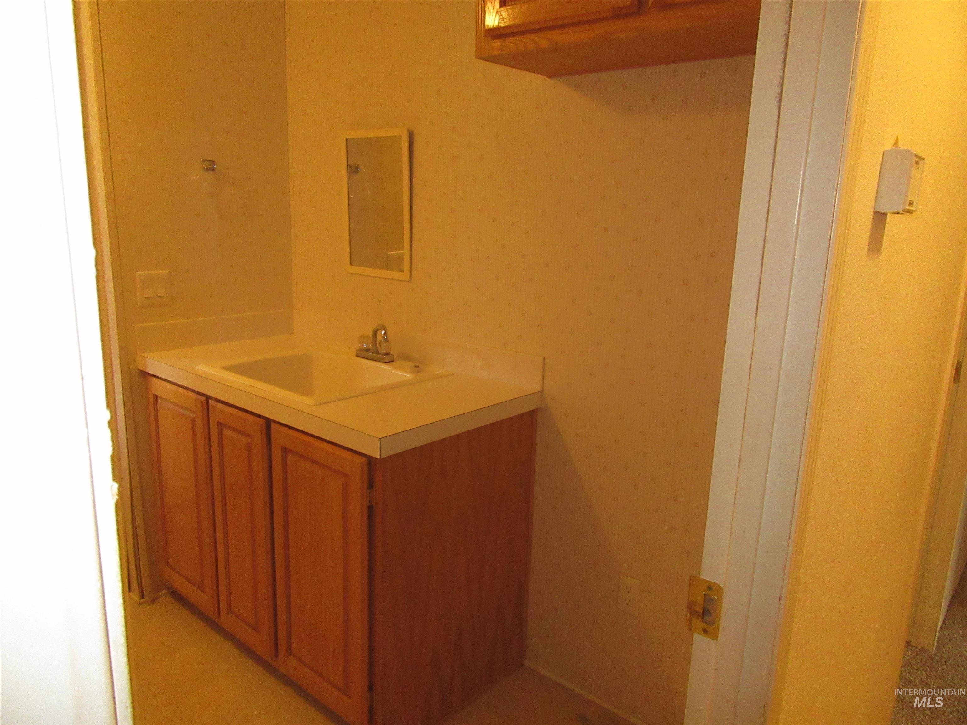 910 Moon Glo Ave, Buhl, Idaho 83316, 3 Bedrooms, 2 Bathrooms, Residential For Sale, Price $137,500,MLS 98971062