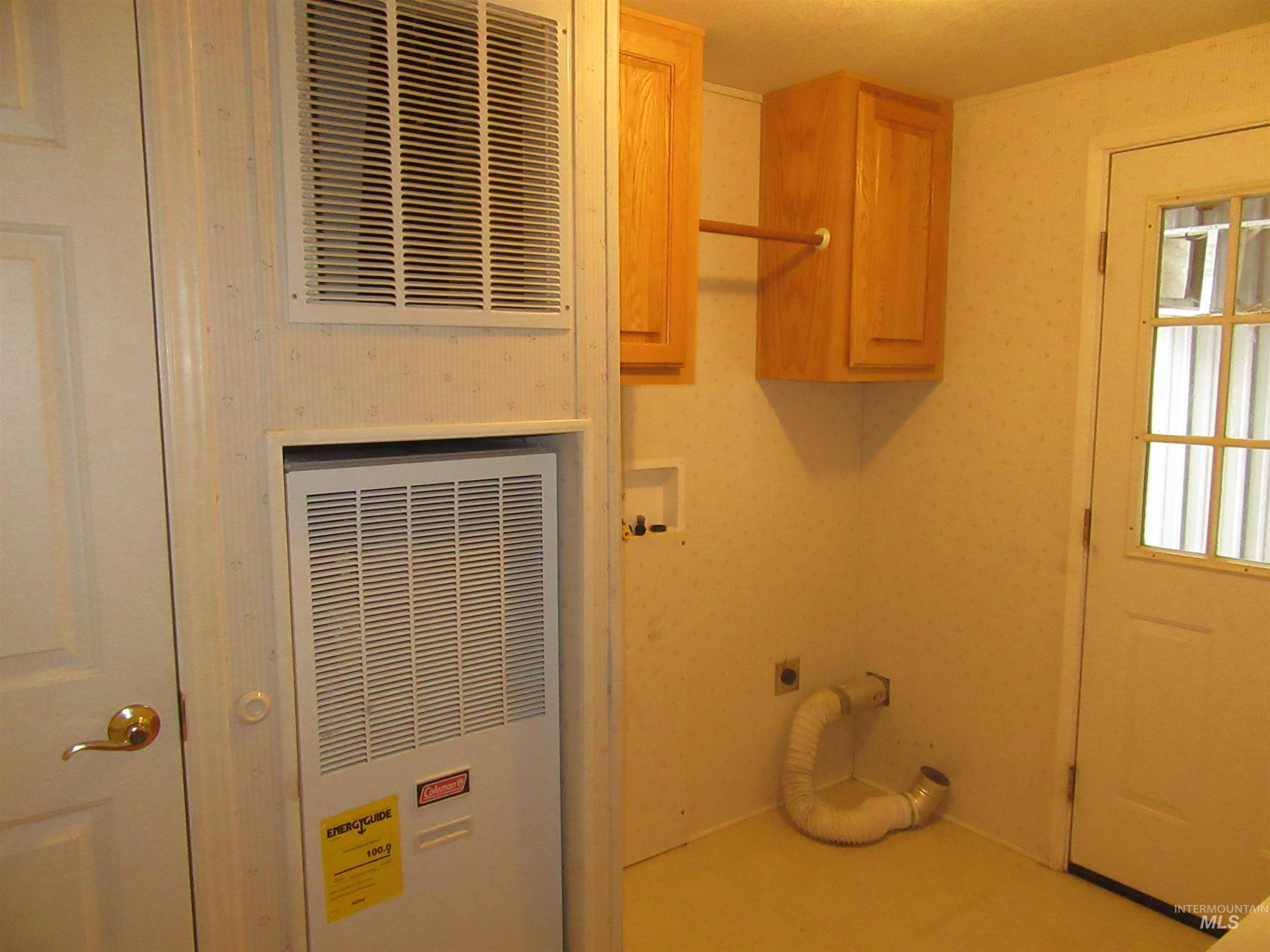 910 Moon Glo Ave, Buhl, Idaho 83316, 3 Bedrooms, 2 Bathrooms, Residential For Sale, Price $137,500,MLS 98971062