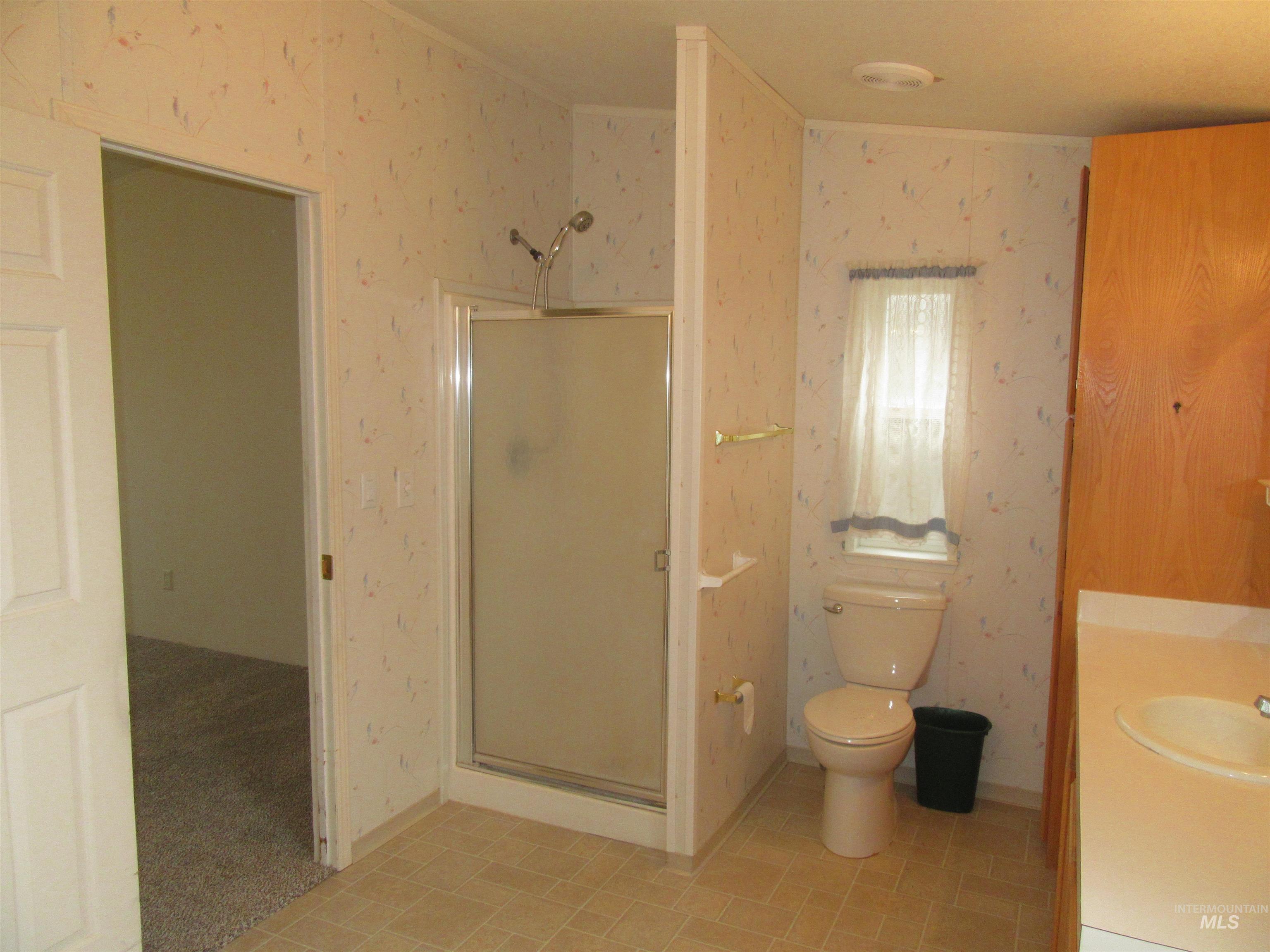 910 Moon Glo Ave, Buhl, Idaho 83316, 3 Bedrooms, 2 Bathrooms, Residential For Sale, Price $137,500,MLS 98971062