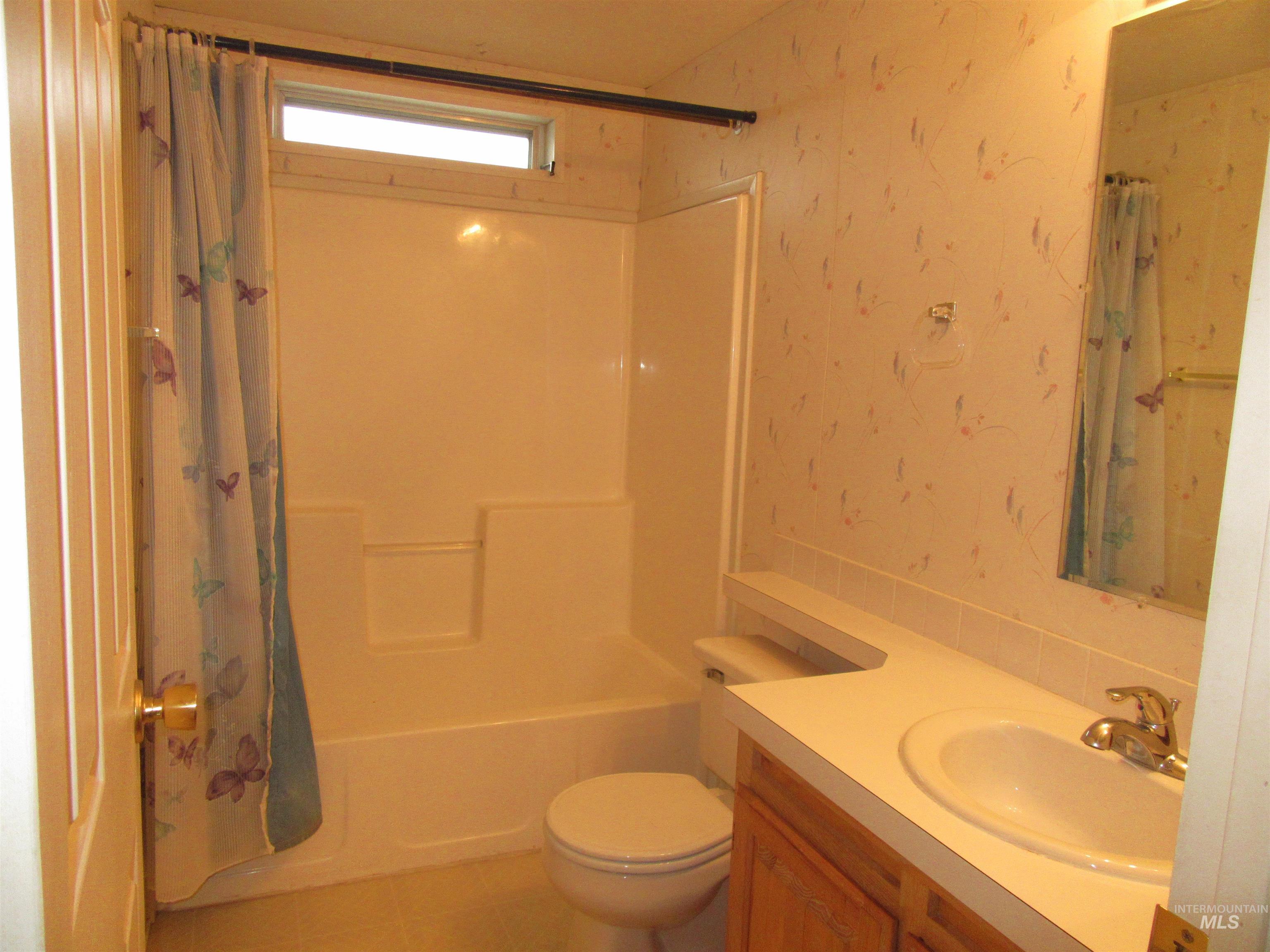 910 Moon Glo Ave, Buhl, Idaho 83316, 3 Bedrooms, 2 Bathrooms, Residential For Sale, Price $137,500,MLS 98971062