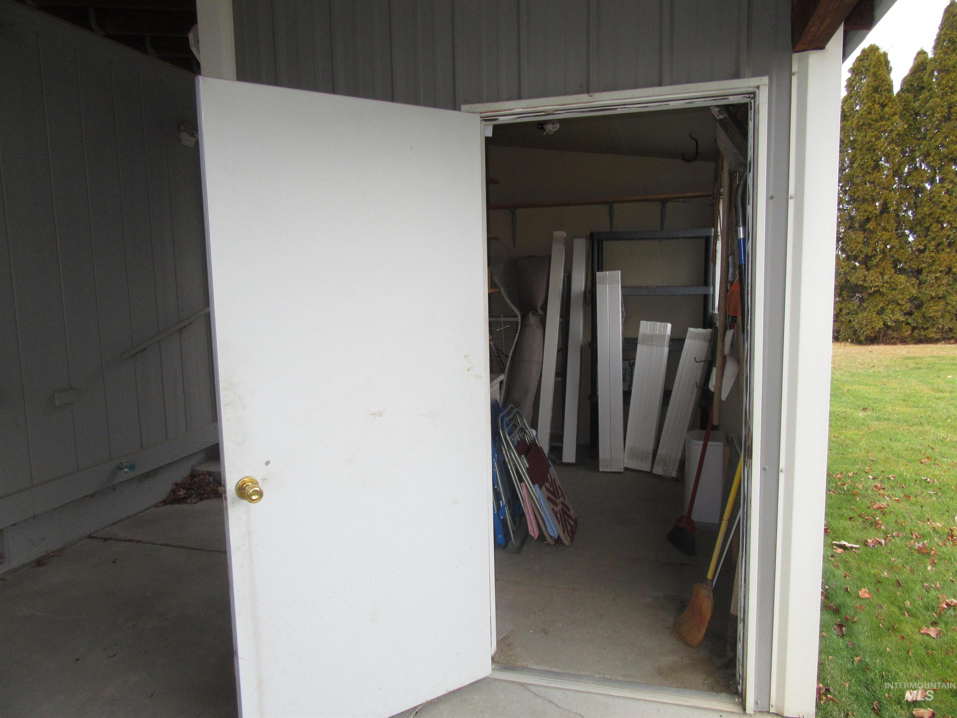 910 Moon Glo Ave, Buhl, Idaho 83316, 3 Bedrooms, 2 Bathrooms, Residential For Sale, Price $137,500,MLS 98971062