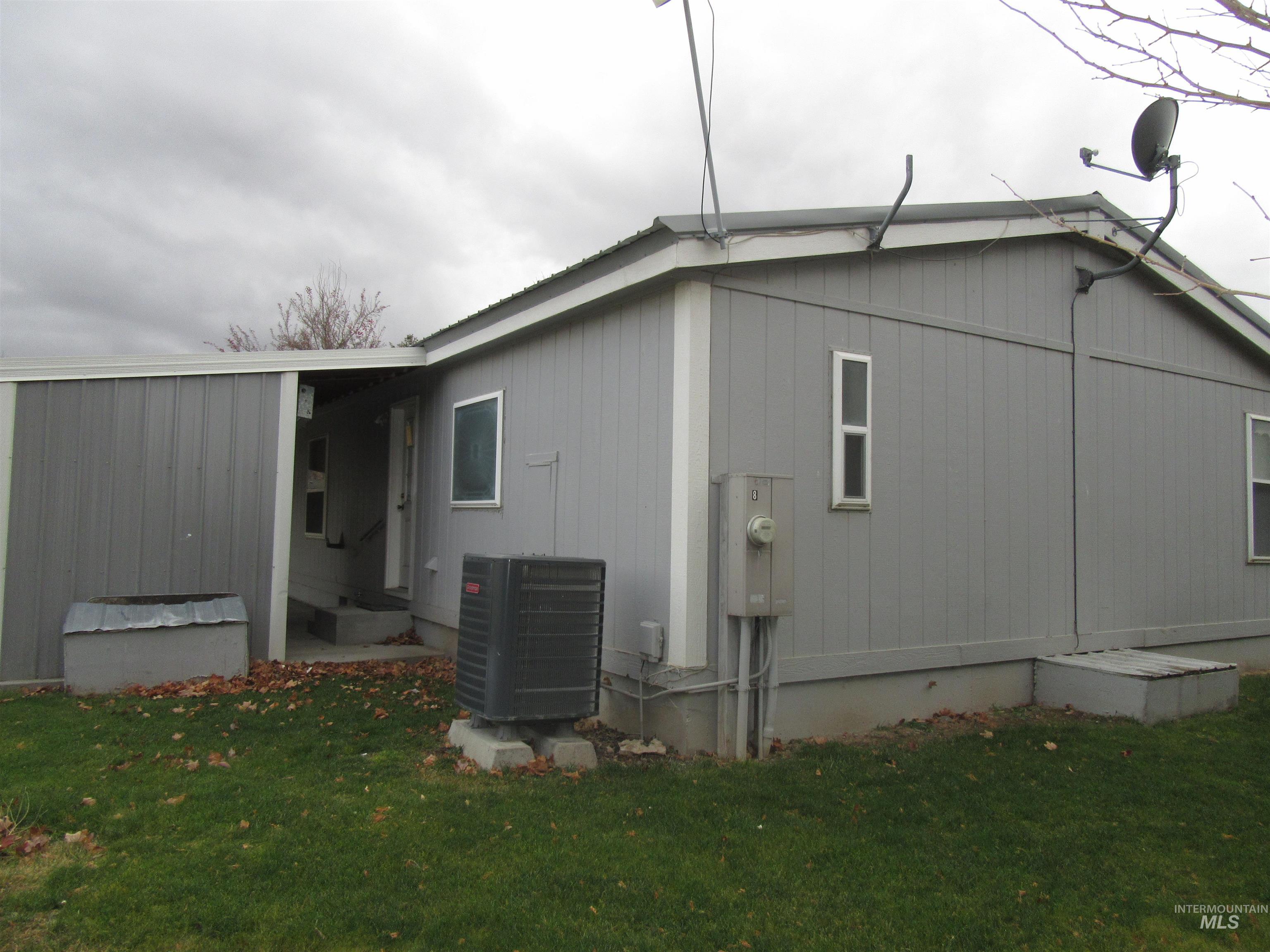 910 Moon Glo Ave, Buhl, Idaho 83316, 3 Bedrooms, 2 Bathrooms, Residential For Sale, Price $137,500,MLS 98971062