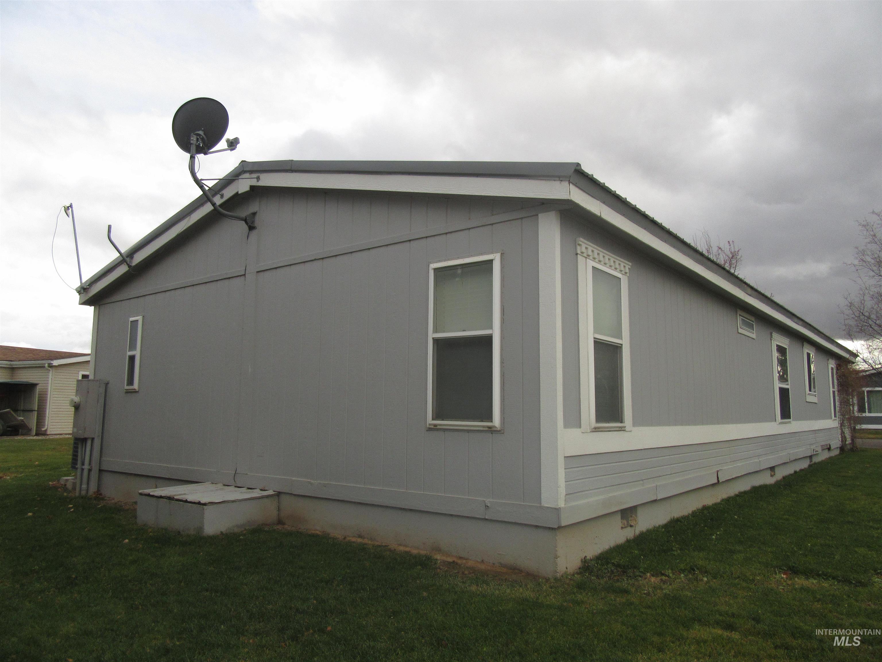 910 Moon Glo Ave, Buhl, Idaho 83316, 3 Bedrooms, 2 Bathrooms, Residential For Sale, Price $137,500,MLS 98971062