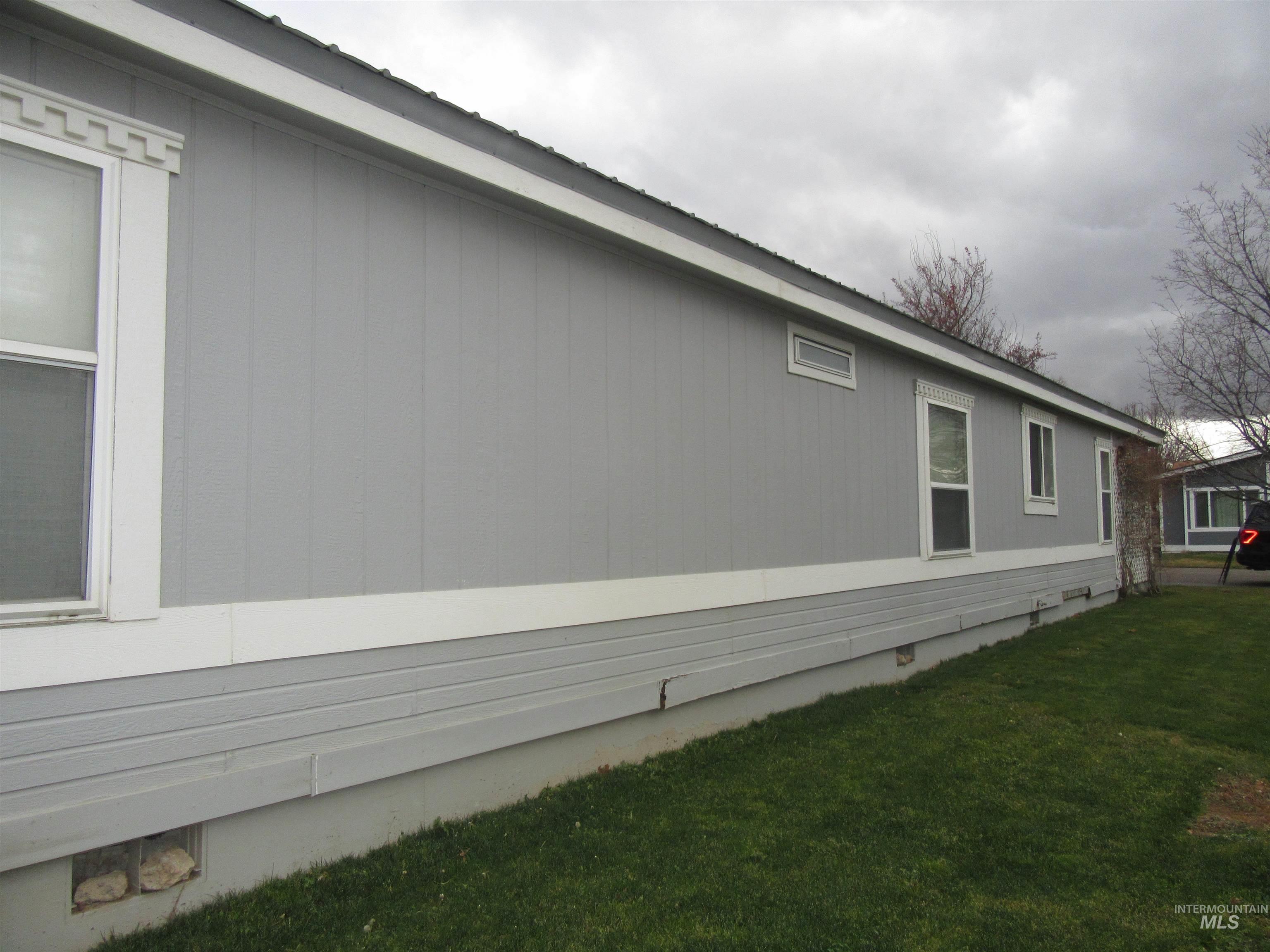 910 Moon Glo Ave, Buhl, Idaho 83316, 3 Bedrooms, 2 Bathrooms, Residential For Sale, Price $137,500,MLS 98971062