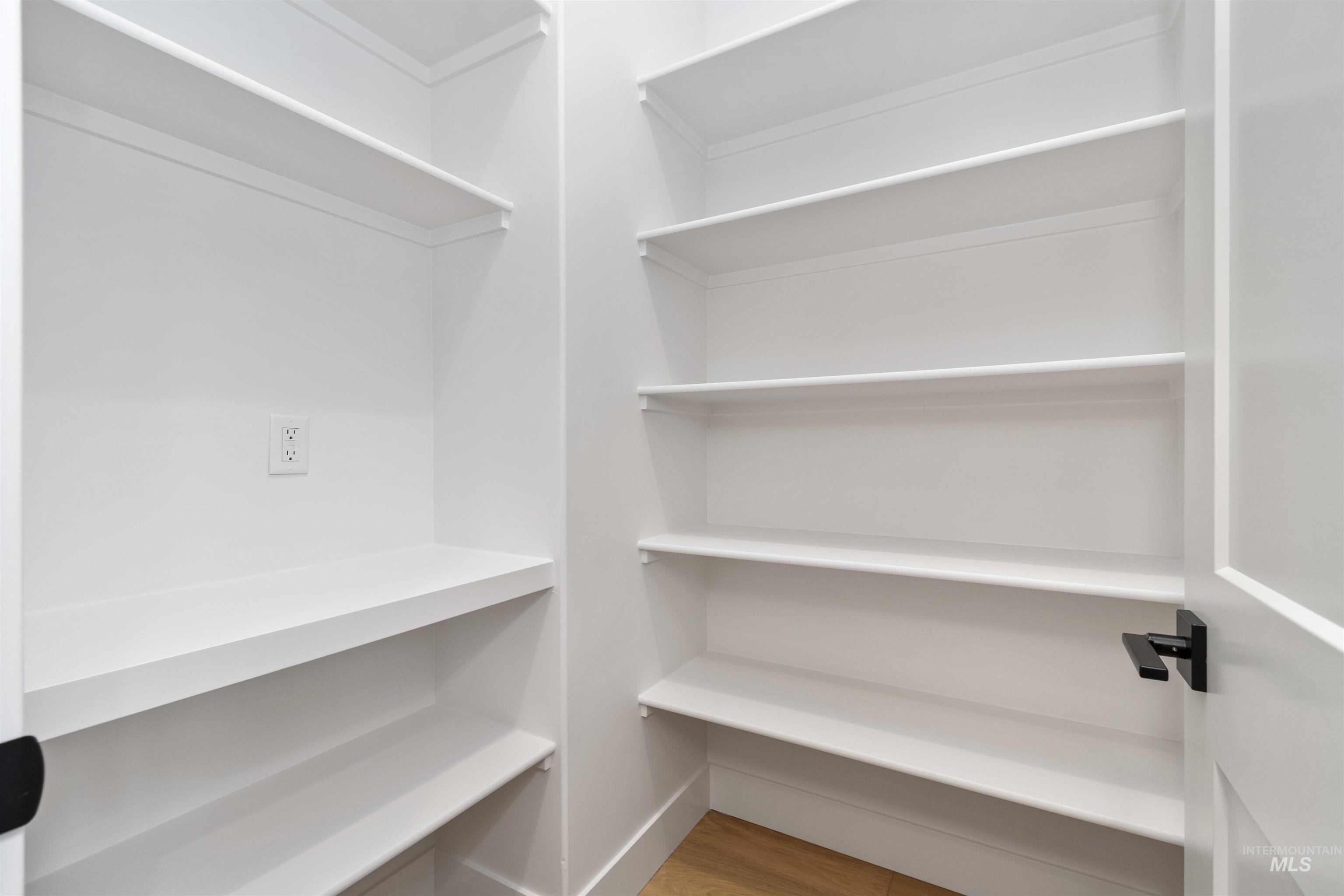 6402 E One Tree Place, Eagle, Idaho 83629, 3 Bedrooms, 2 Bathrooms, Residential For Sale, Price $719,880,MLS 98971066