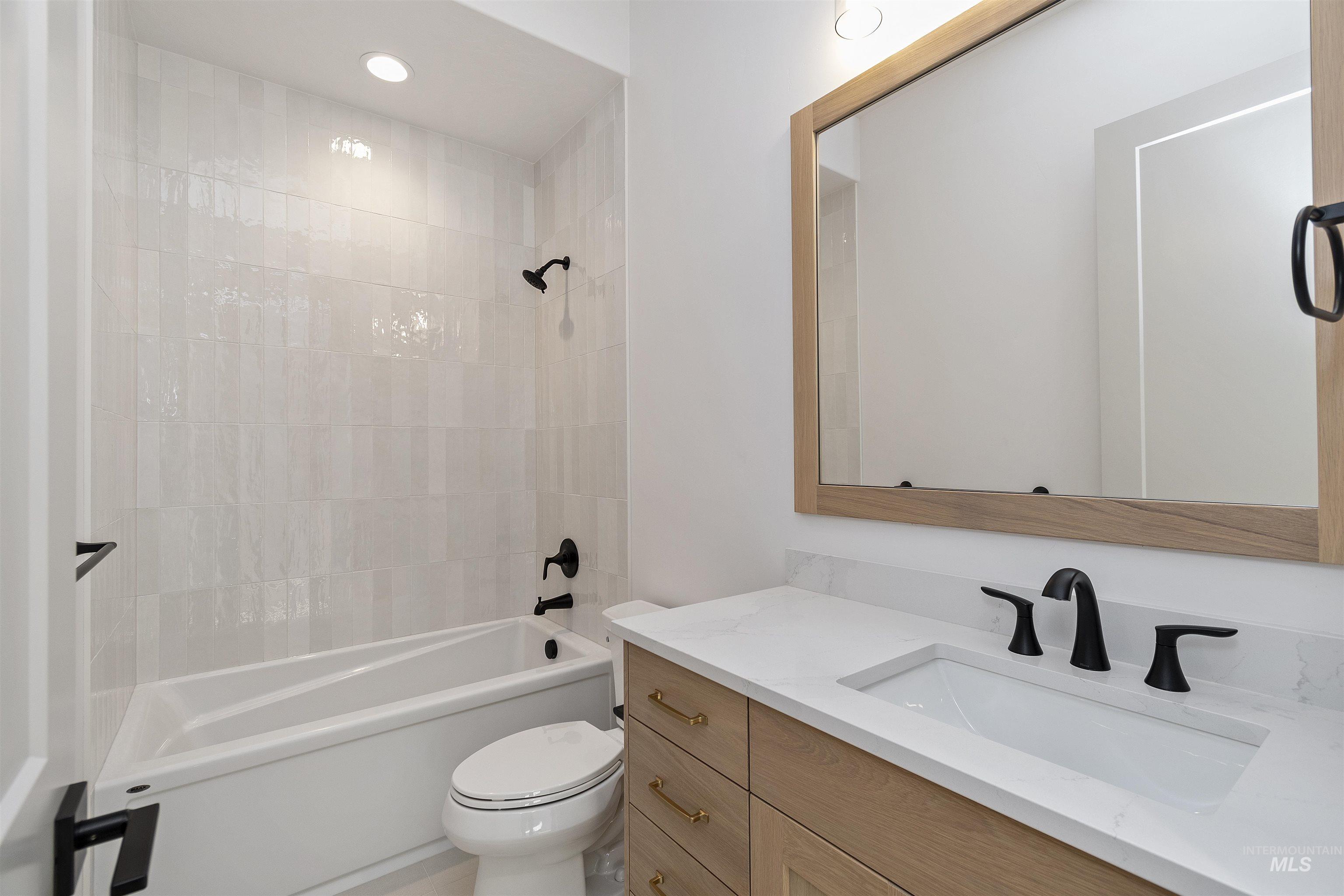 6402 E One Tree Place, Eagle, Idaho 83629, 3 Bedrooms, 2 Bathrooms, Residential For Sale, Price $719,880,MLS 98971066