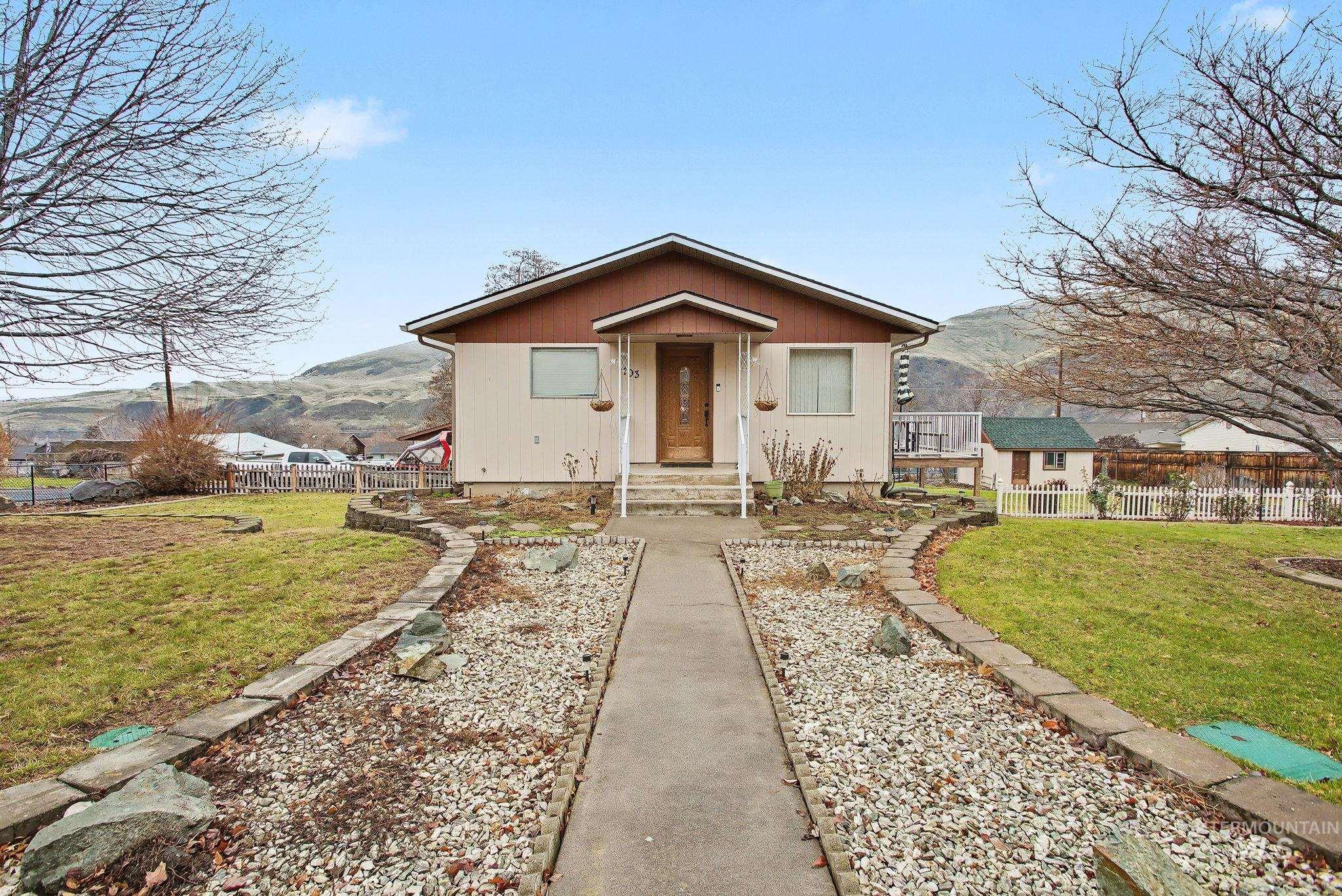 1103 3rd Street, Asotin, Washington 99402, 5 Bedrooms, 2 Bathrooms, Residential For Sale, Price $499,000,MLS 98971109