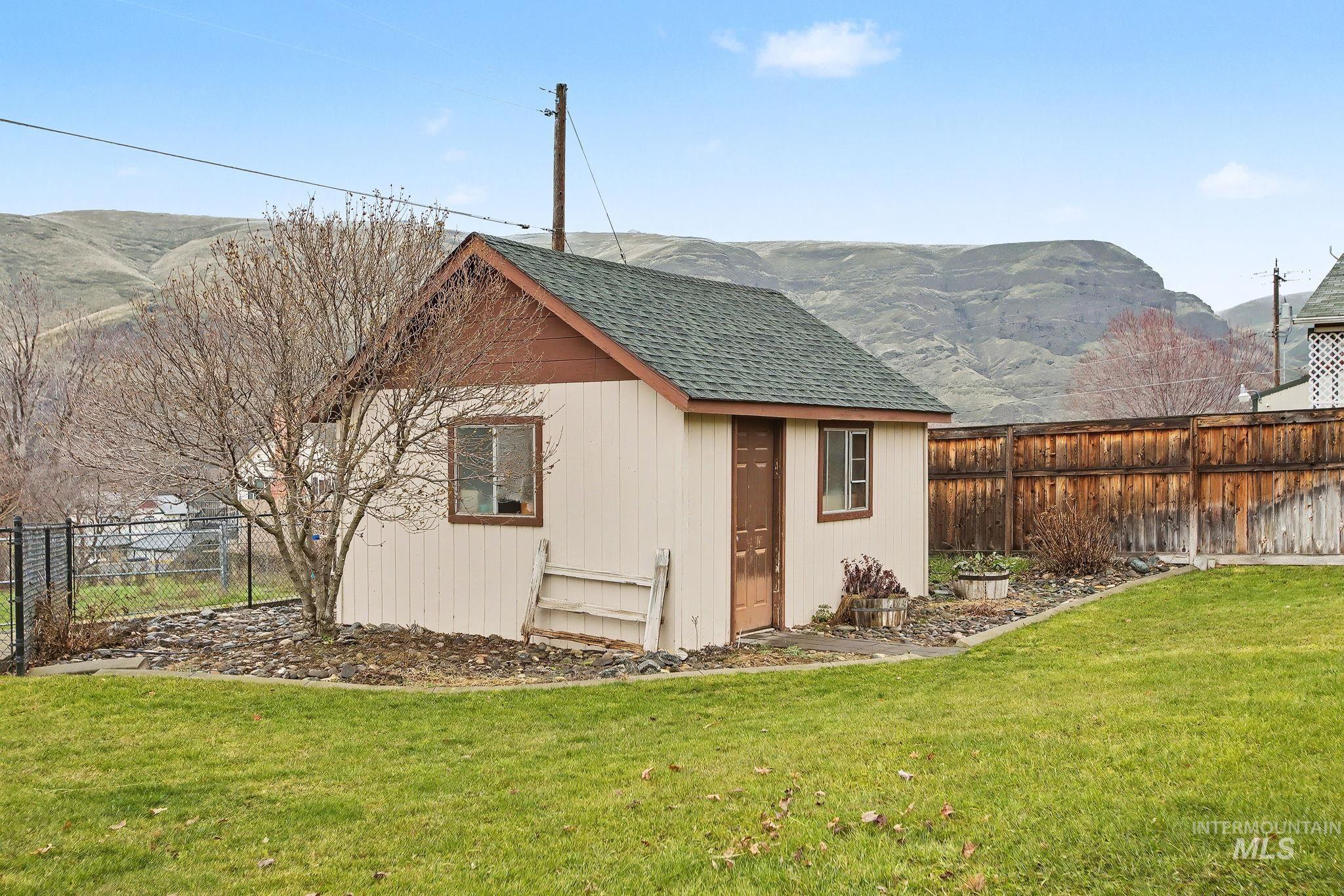 1103 3rd Street, Asotin, Washington 99402, 5 Bedrooms, 2 Bathrooms, Residential For Sale, Price $499,000,MLS 98971109