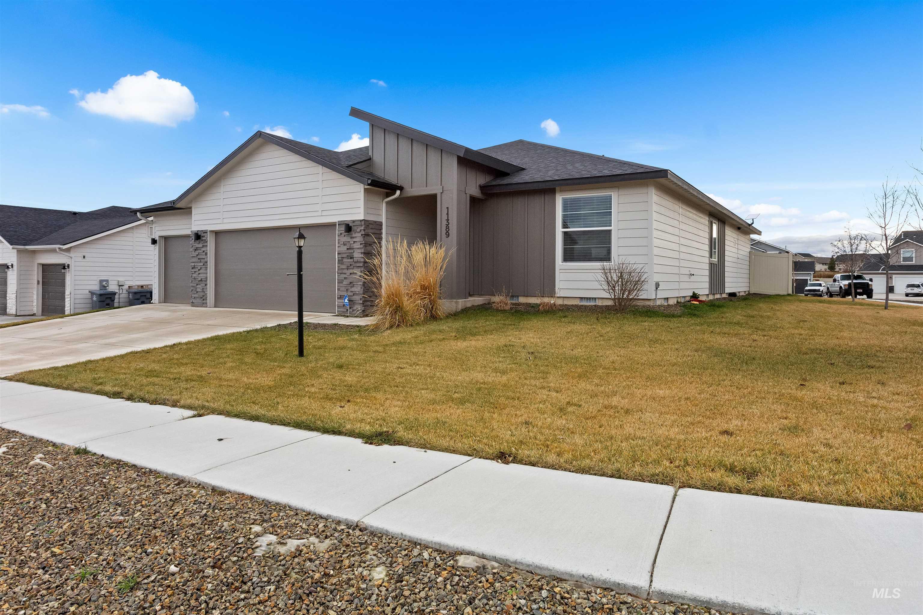 11389 W Tiekel River Street, Nampa, Idaho 83686, 3 Bedrooms, 2 Bathrooms, Residential For Sale, Price $419,999,MLS 98971117