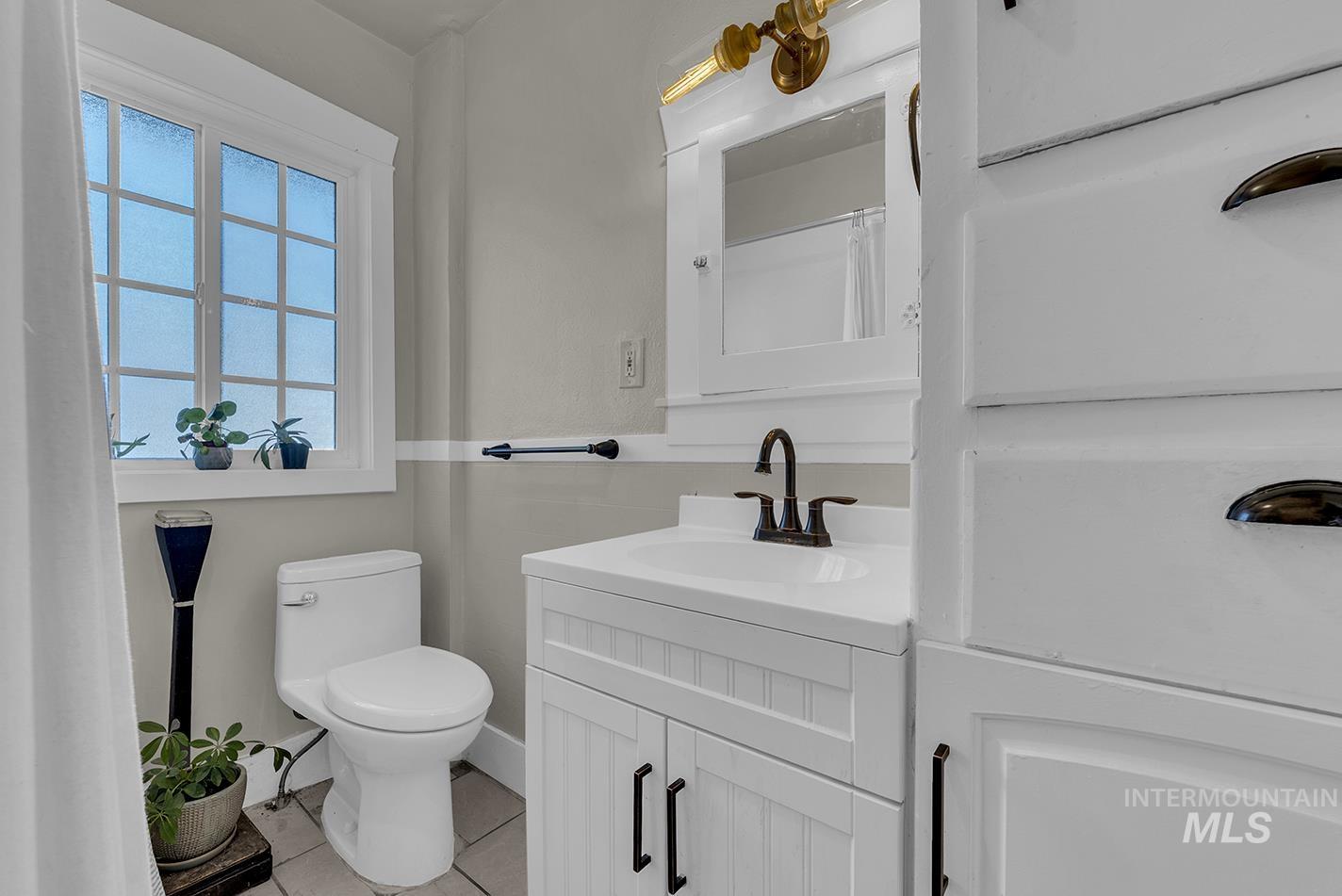 111 19th Ave South, Nampa, Idaho 83651, 4 Bedrooms, 2 Bathrooms, Residential For Sale, Price $375,000,MLS 98971121