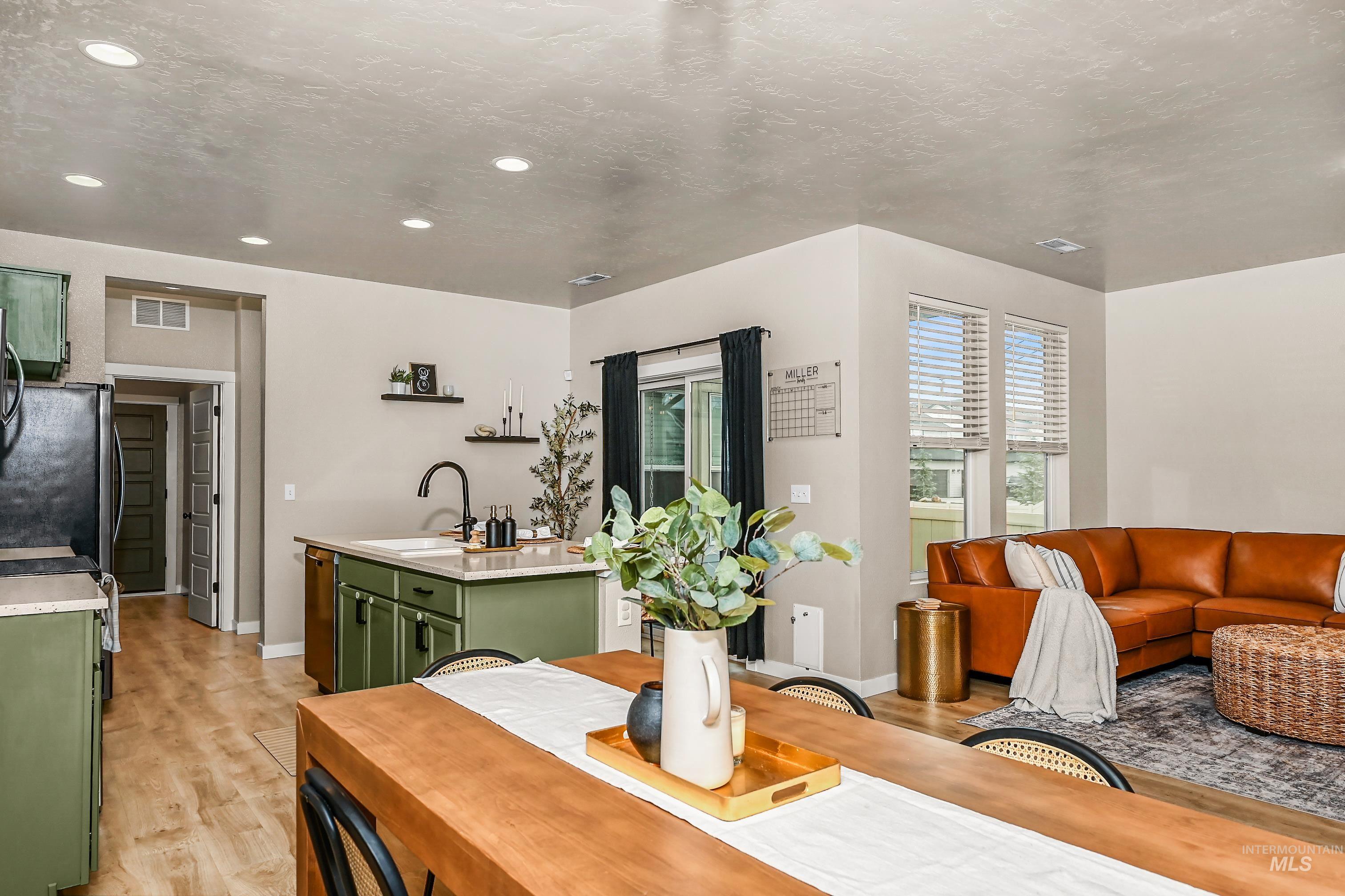 188 S Echo Canyon Avenue, Meridian, Idaho 83642-5406, 3 Bedrooms, 2 Bathrooms, Residential For Sale, Price $425,000, 98971122