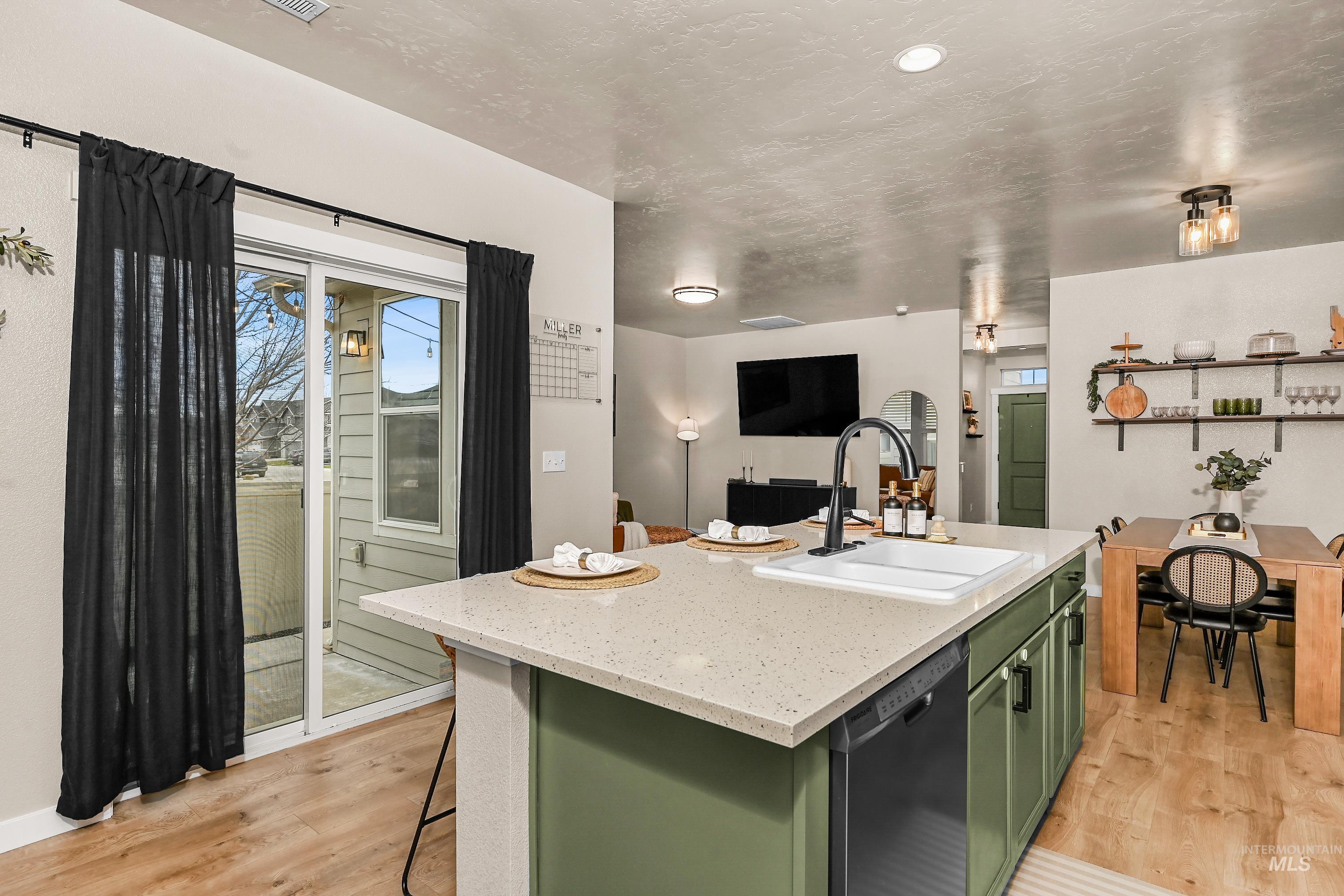 188 S Echo Canyon Avenue, Meridian, Idaho 83642-5406, 3 Bedrooms, 2 Bathrooms, Residential For Sale, Price $425,000, 98971122