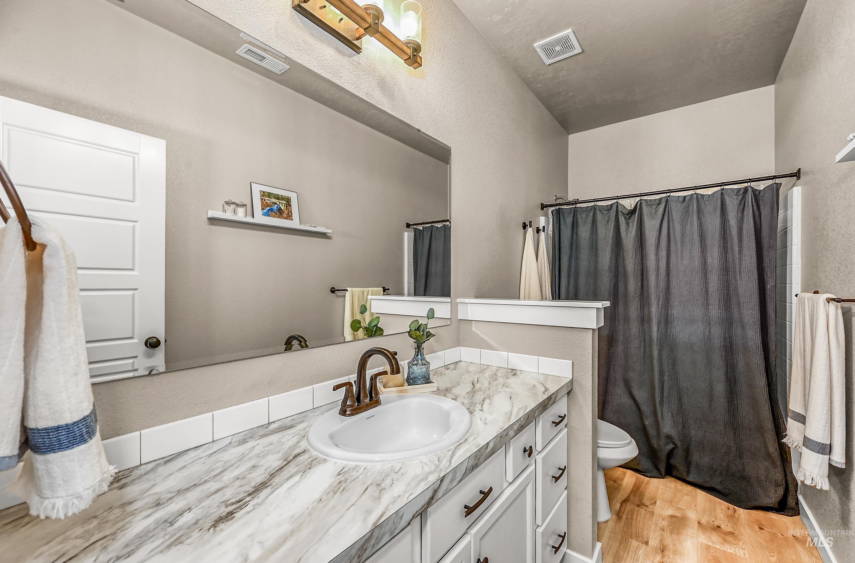 188 S Echo Canyon Avenue, Meridian, Idaho 83642-5406, 3 Bedrooms, 2 Bathrooms, Residential For Sale, Price $425,000, 98971122