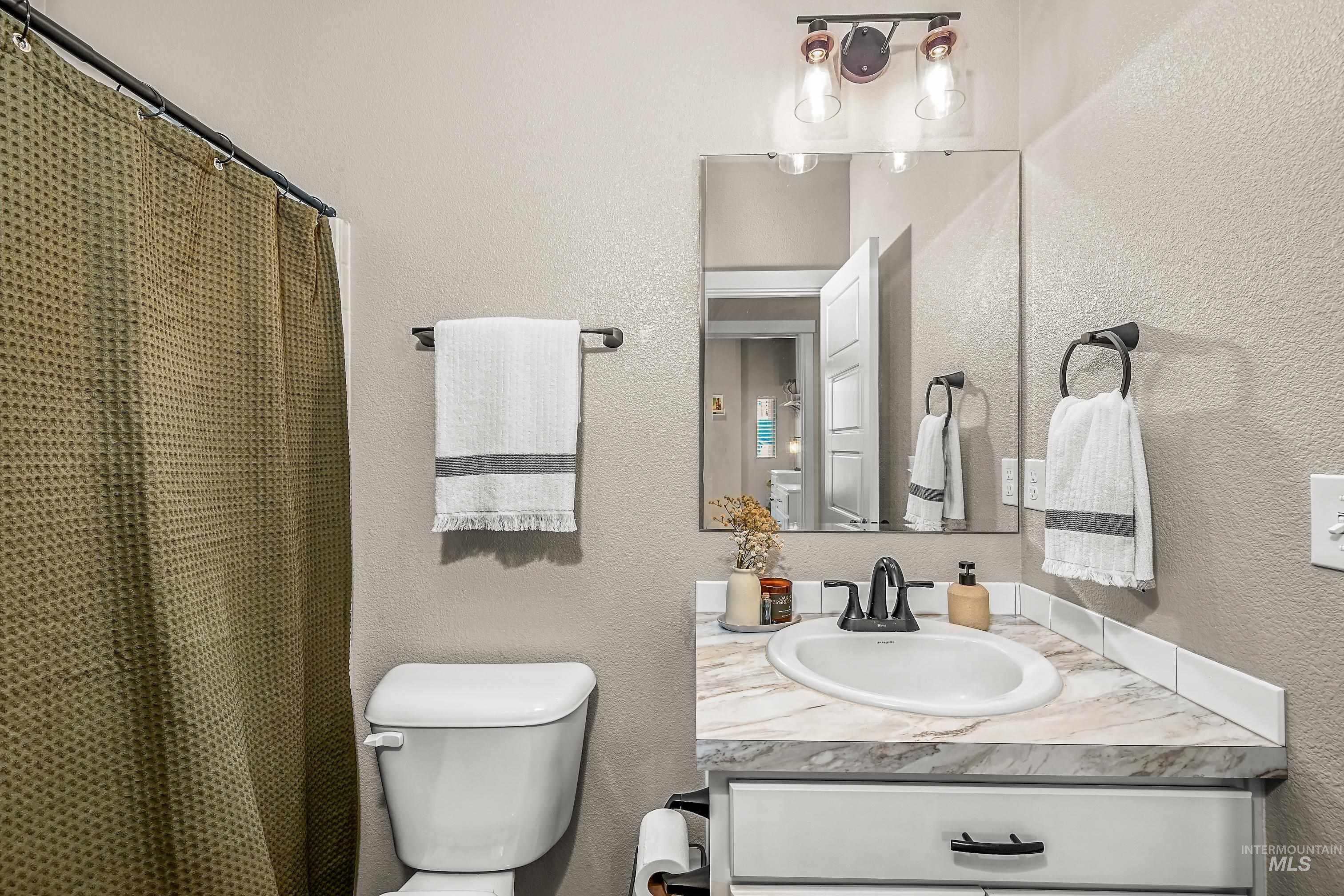 188 S Echo Canyon Avenue, Meridian, Idaho 83642-5406, 3 Bedrooms, 2 Bathrooms, Residential For Sale, Price $425,000, 98971122