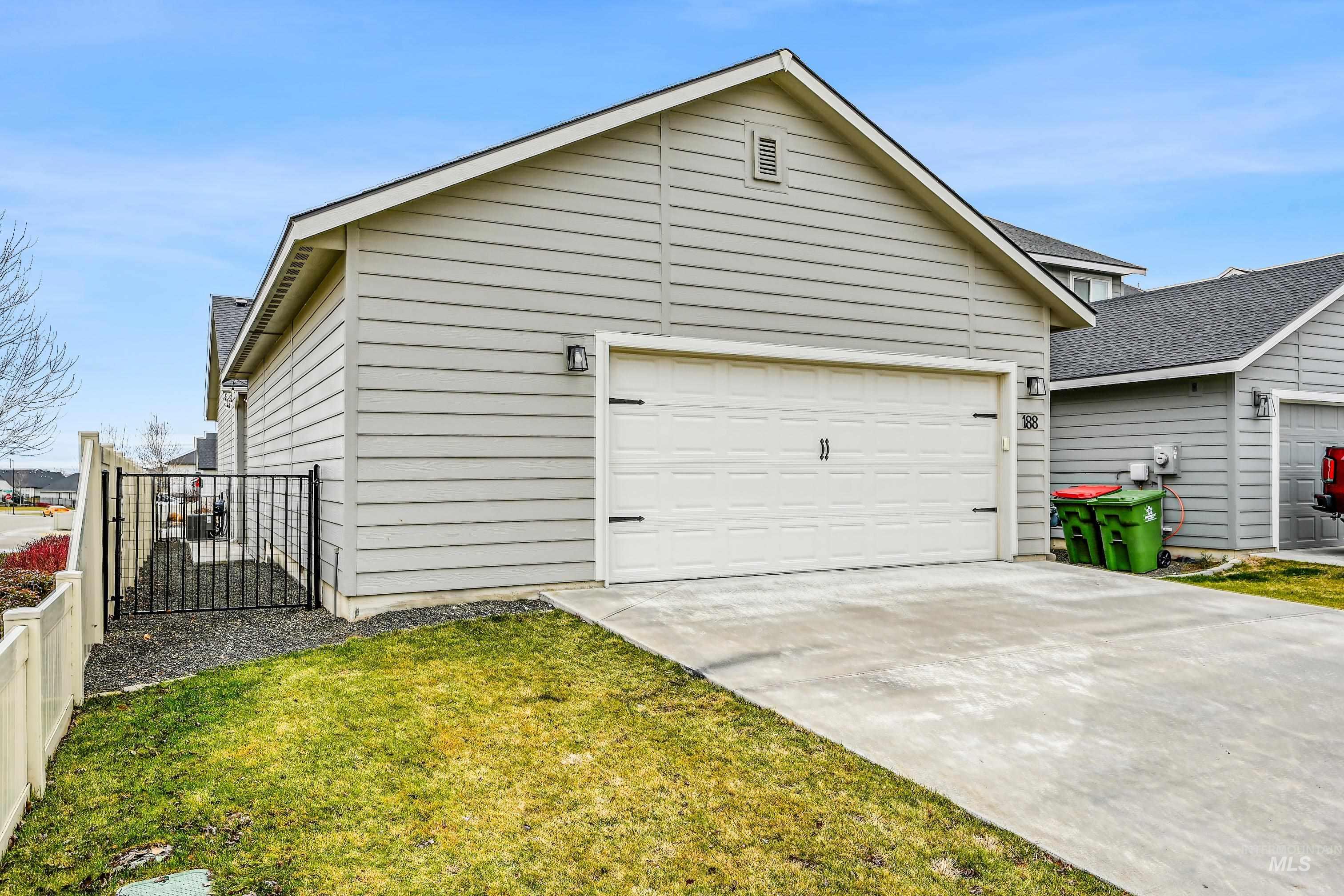 188 S Echo Canyon Avenue, Meridian, Idaho 83642-5406, 3 Bedrooms, 2 Bathrooms, Residential For Sale, Price $425,000, 98971122