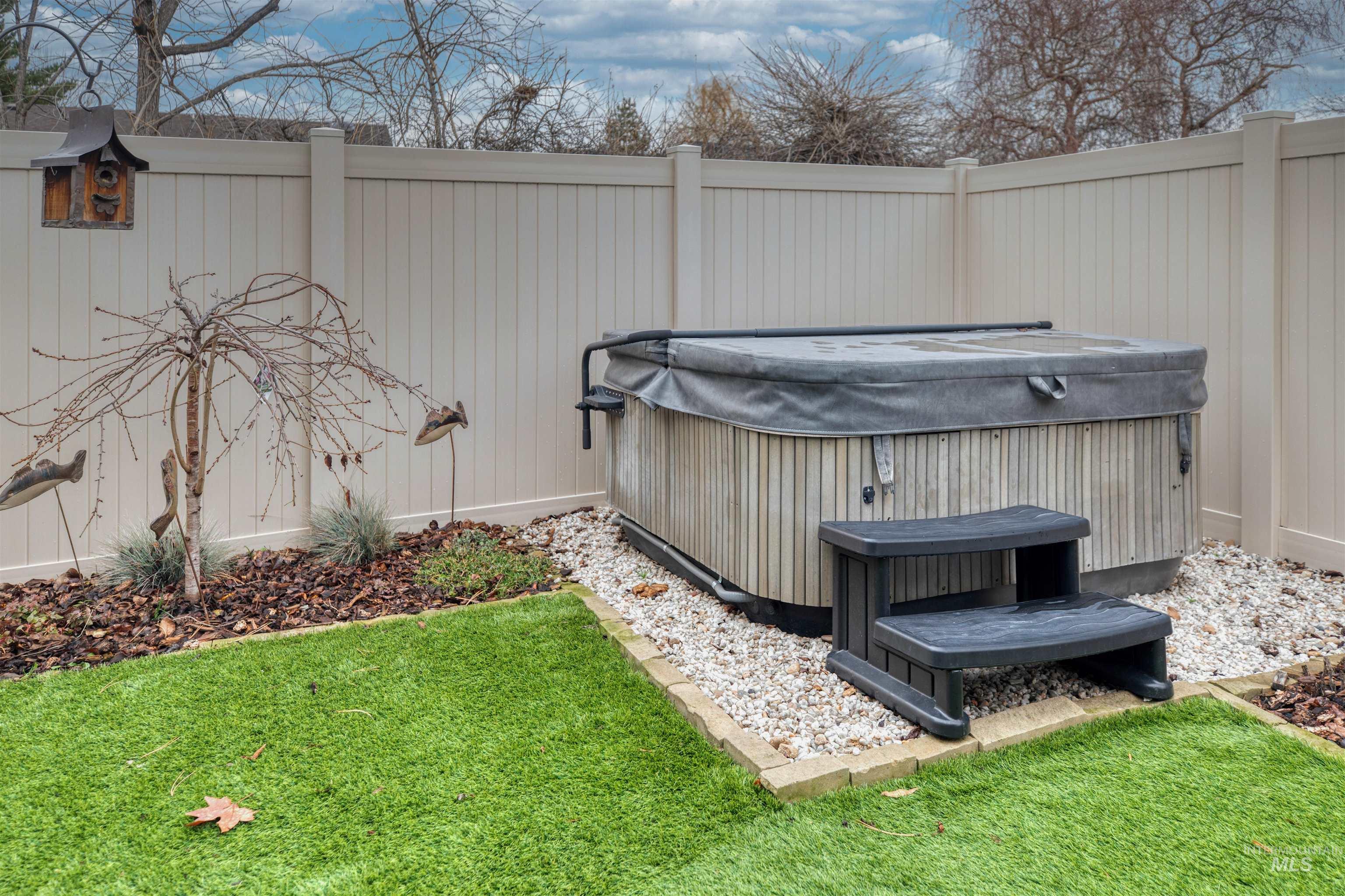 7334 W Baron Ln, Boise, Idaho 83714-5094, 3 Bedrooms, 2 Bathrooms, Residential For Sale, Price $484,000,MLS 98971126