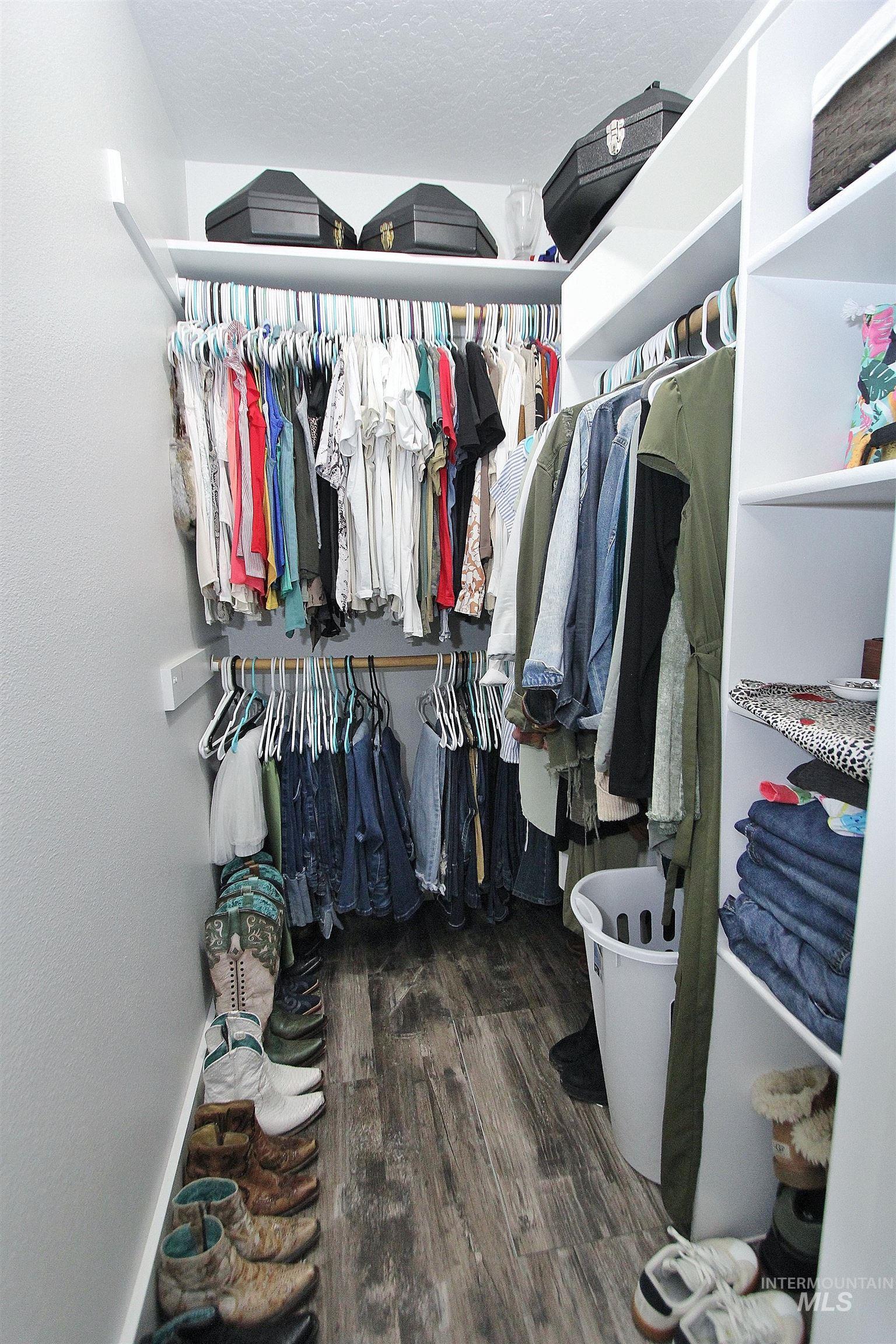 516 Arrowhead Dr, Nampa, Idaho 83686, 3 Bedrooms, 2 Bathrooms, Residential For Sale, Price $339,900,MLS 98971127