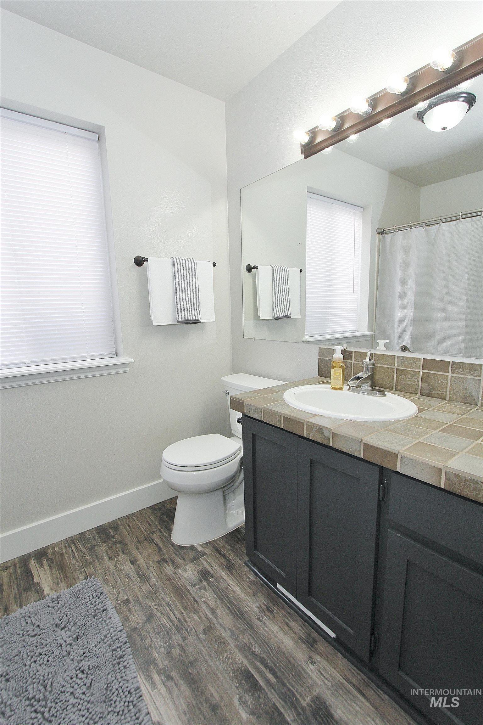 516 Arrowhead Dr, Nampa, Idaho 83686, 3 Bedrooms, 2 Bathrooms, Residential For Sale, Price $339,900,MLS 98971127