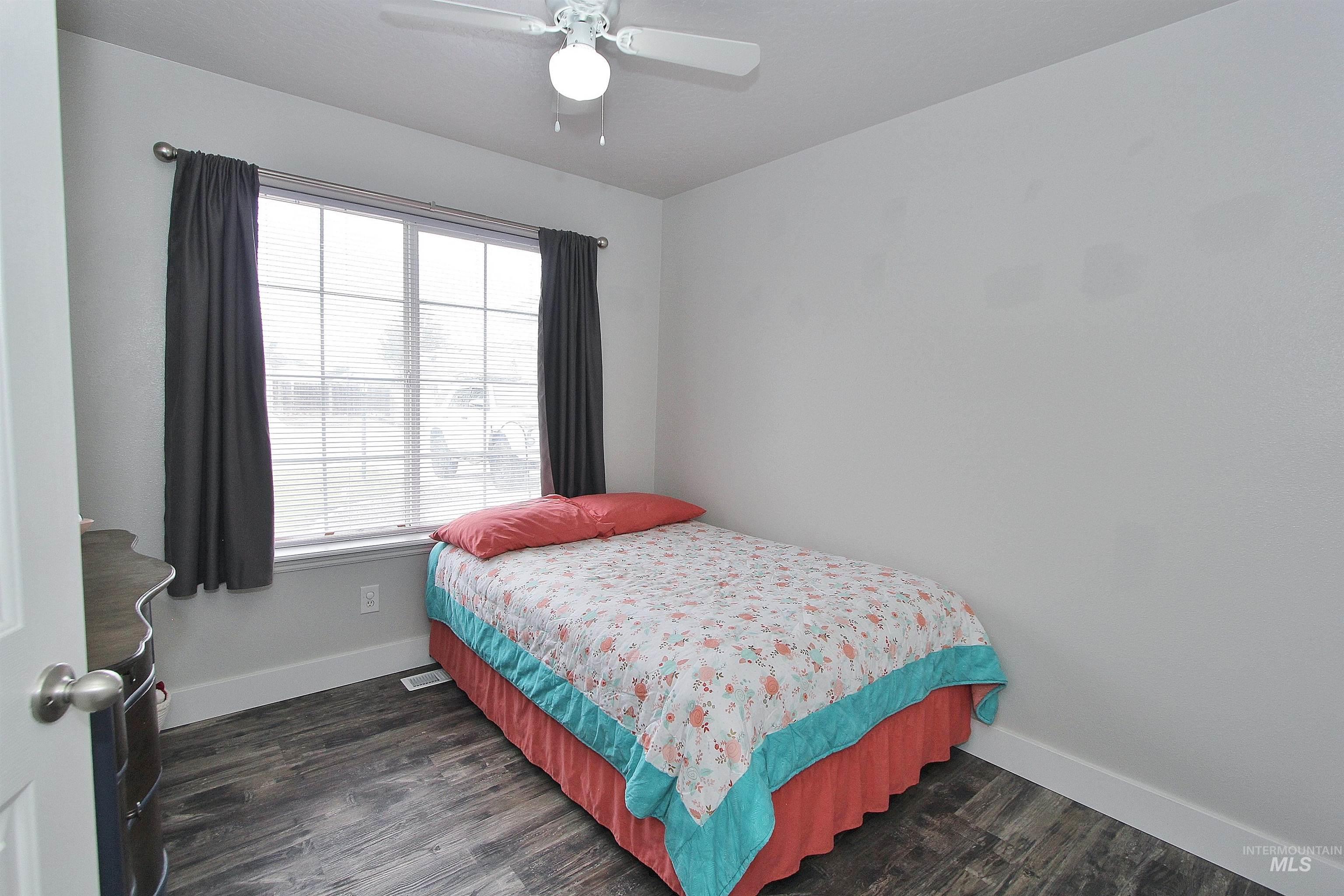 516 Arrowhead Dr, Nampa, Idaho 83686, 3 Bedrooms, 2 Bathrooms, Residential For Sale, Price $339,900,MLS 98971127