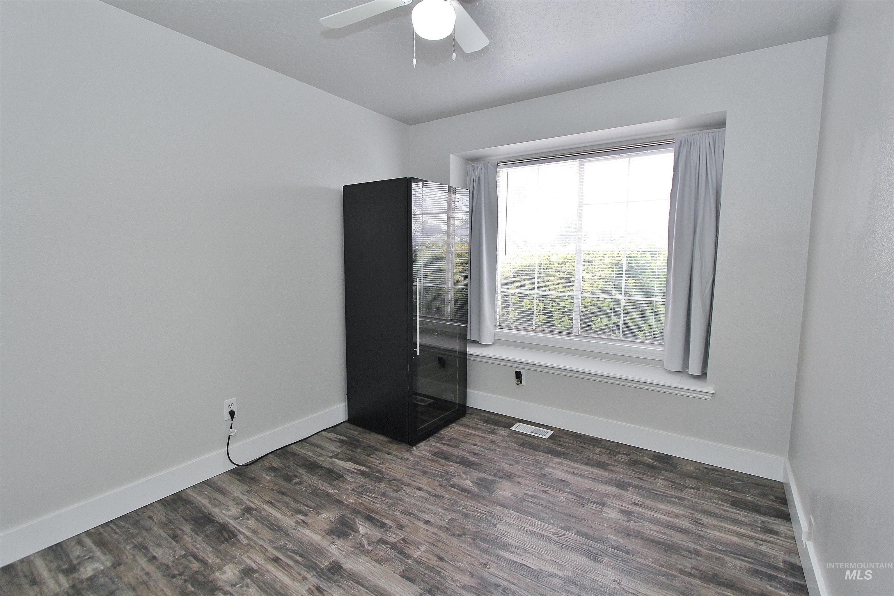 516 Arrowhead Dr, Nampa, Idaho 83686, 3 Bedrooms, 2 Bathrooms, Residential For Sale, Price $339,900,MLS 98971127