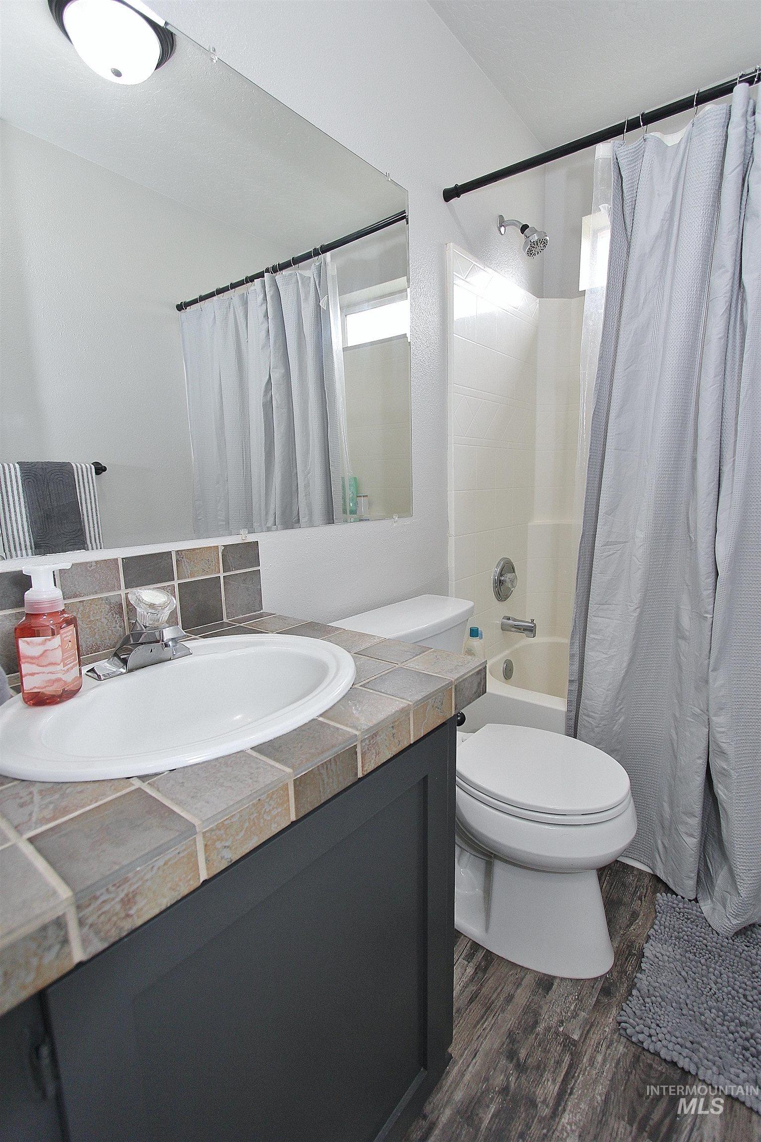 516 Arrowhead Dr, Nampa, Idaho 83686, 3 Bedrooms, 2 Bathrooms, Residential For Sale, Price $339,900,MLS 98971127