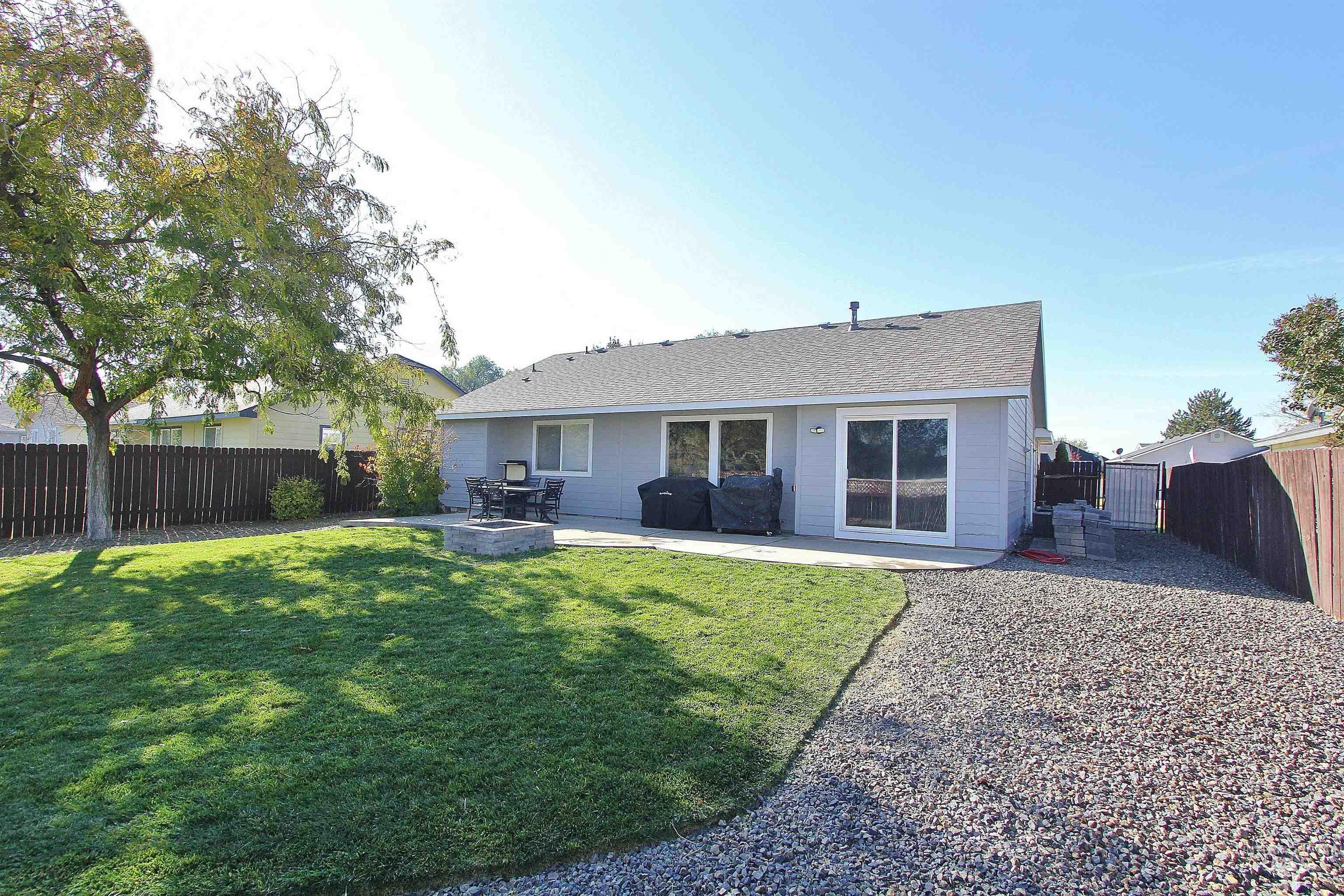 516 Arrowhead Dr, Nampa, Idaho 83686, 3 Bedrooms, 2 Bathrooms, Residential For Sale, Price $339,900,MLS 98971127