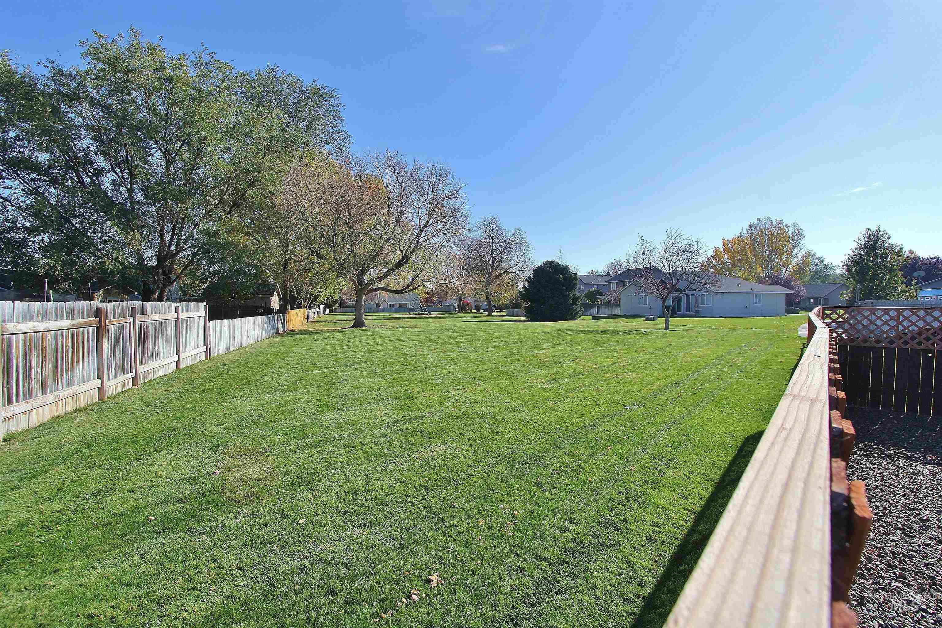 516 Arrowhead Dr, Nampa, Idaho 83686, 3 Bedrooms, 2 Bathrooms, Residential For Sale, Price $339,900,MLS 98971127
