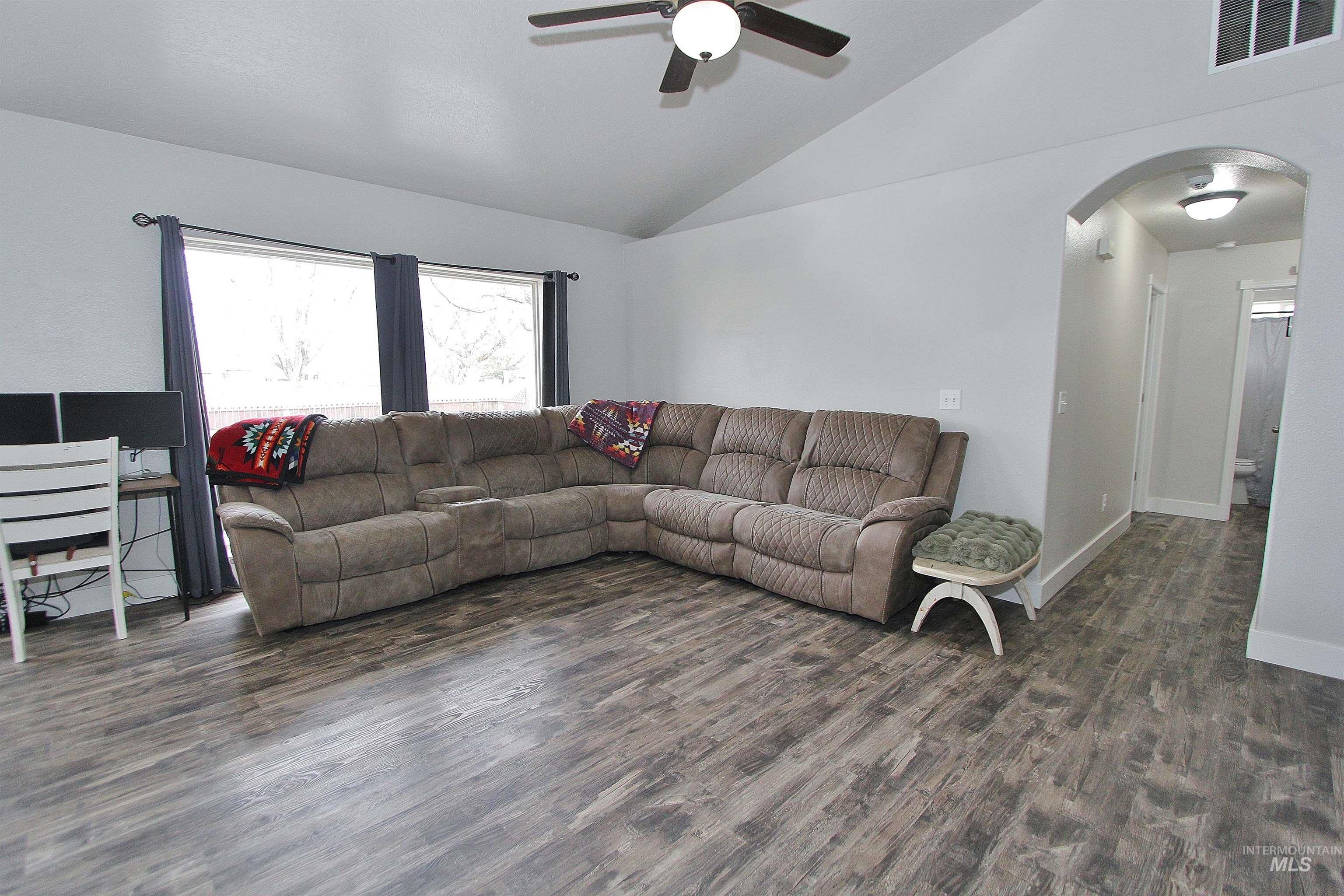 516 Arrowhead Dr, Nampa, Idaho 83686, 3 Bedrooms, 2 Bathrooms, Residential For Sale, Price $339,900,MLS 98971127