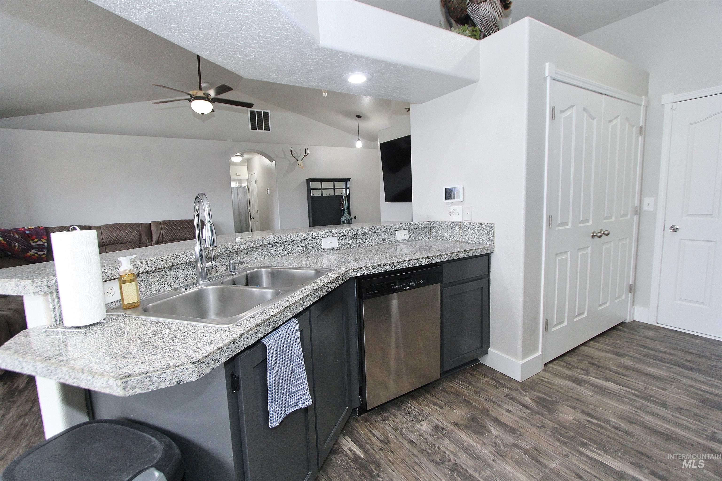 516 Arrowhead Dr, Nampa, Idaho 83686, 3 Bedrooms, 2 Bathrooms, Residential For Sale, Price $339,900,MLS 98971127