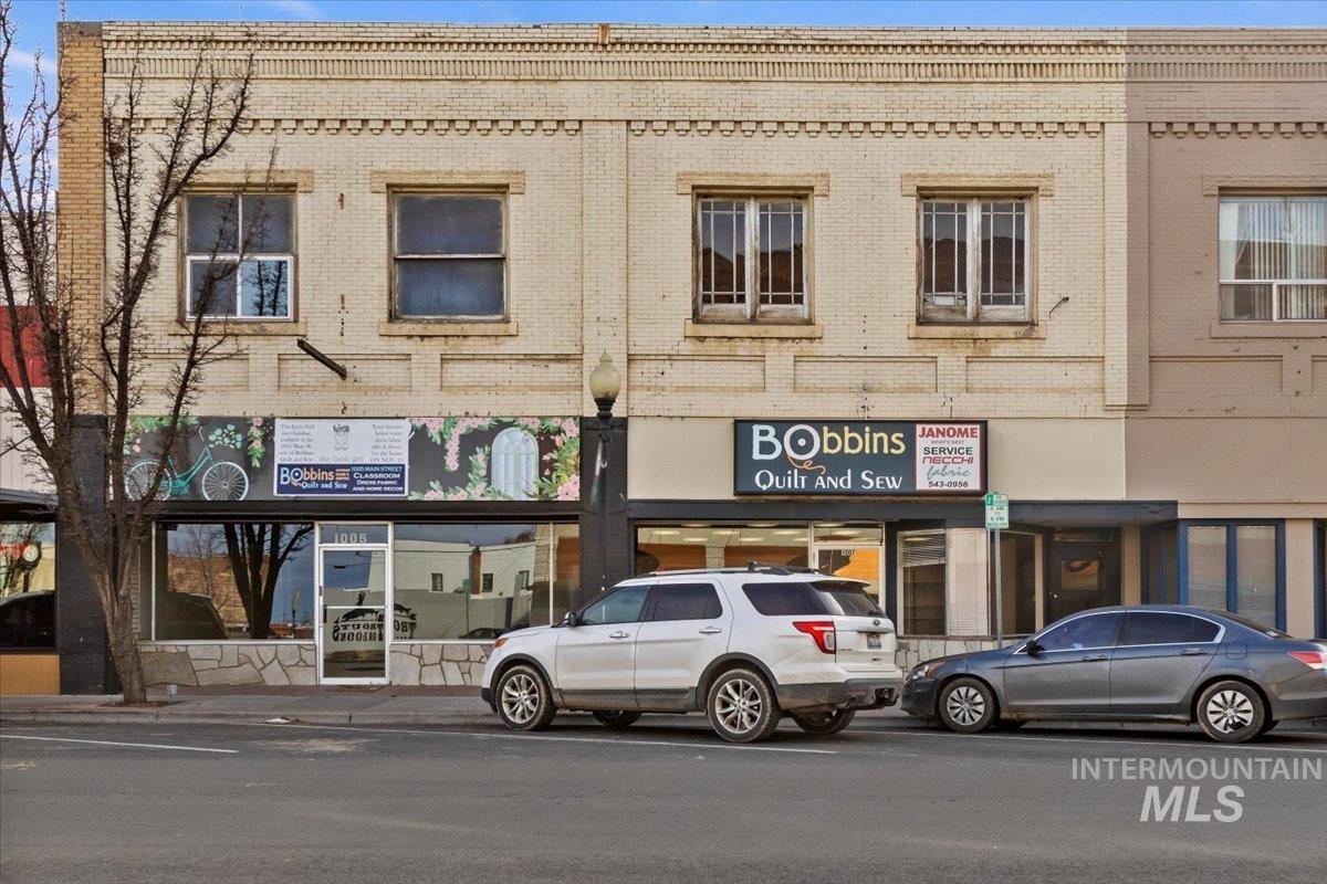 1005 & 1007 Main St, Buhl, Idaho 83316-1627, 3 Bedrooms, 16 Rooms, Business/Commercial For Sale, Price $439,900,MLS 98971129