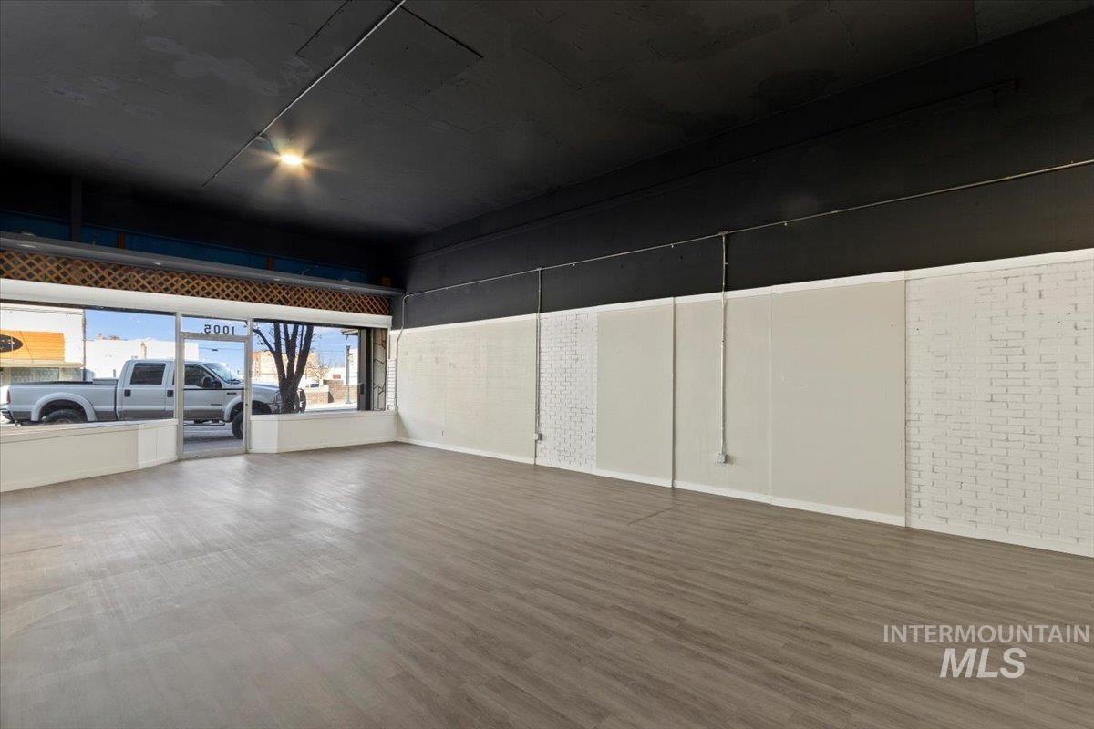 1005 & 1007 Main St, Buhl, Idaho 83316-1627, 3 Bedrooms, 16 Rooms, Business/Commercial For Sale, Price $439,900,MLS 98971129