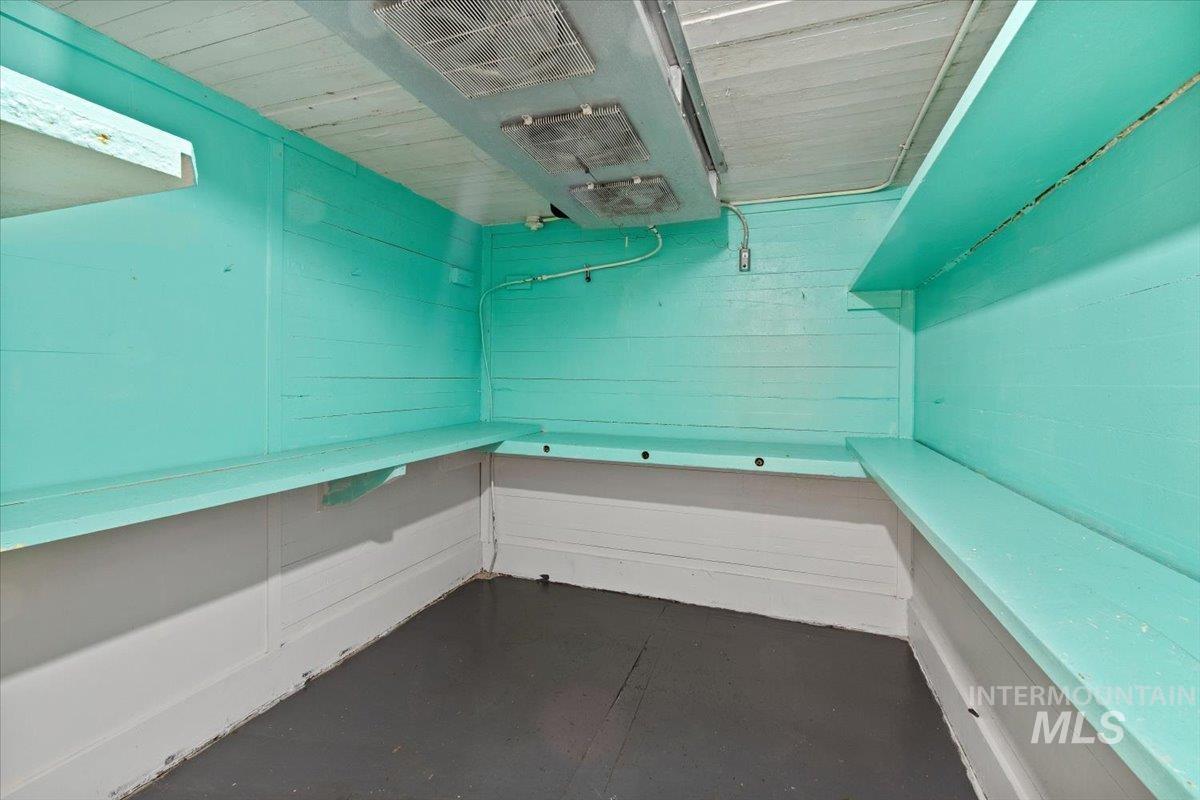 1005 & 1007 Main St, Buhl, Idaho 83316-1627, 3 Bedrooms, 16 Rooms, Business/Commercial For Sale, Price $439,900,MLS 98971129