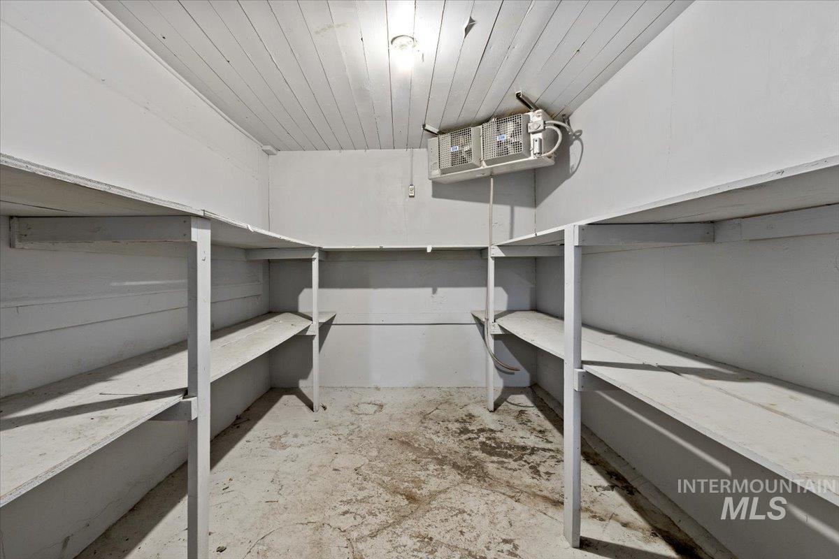 1005 & 1007 Main St, Buhl, Idaho 83316-1627, 3 Bedrooms, 16 Rooms, Business/Commercial For Sale, Price $439,900,MLS 98971129