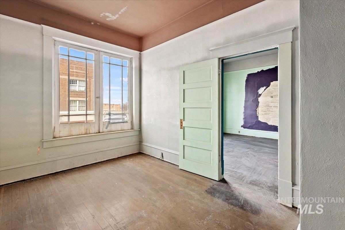 1005 & 1007 Main St, Buhl, Idaho 83316-1627, 3 Bedrooms, 16 Rooms, Business/Commercial For Sale, Price $439,900,MLS 98971129