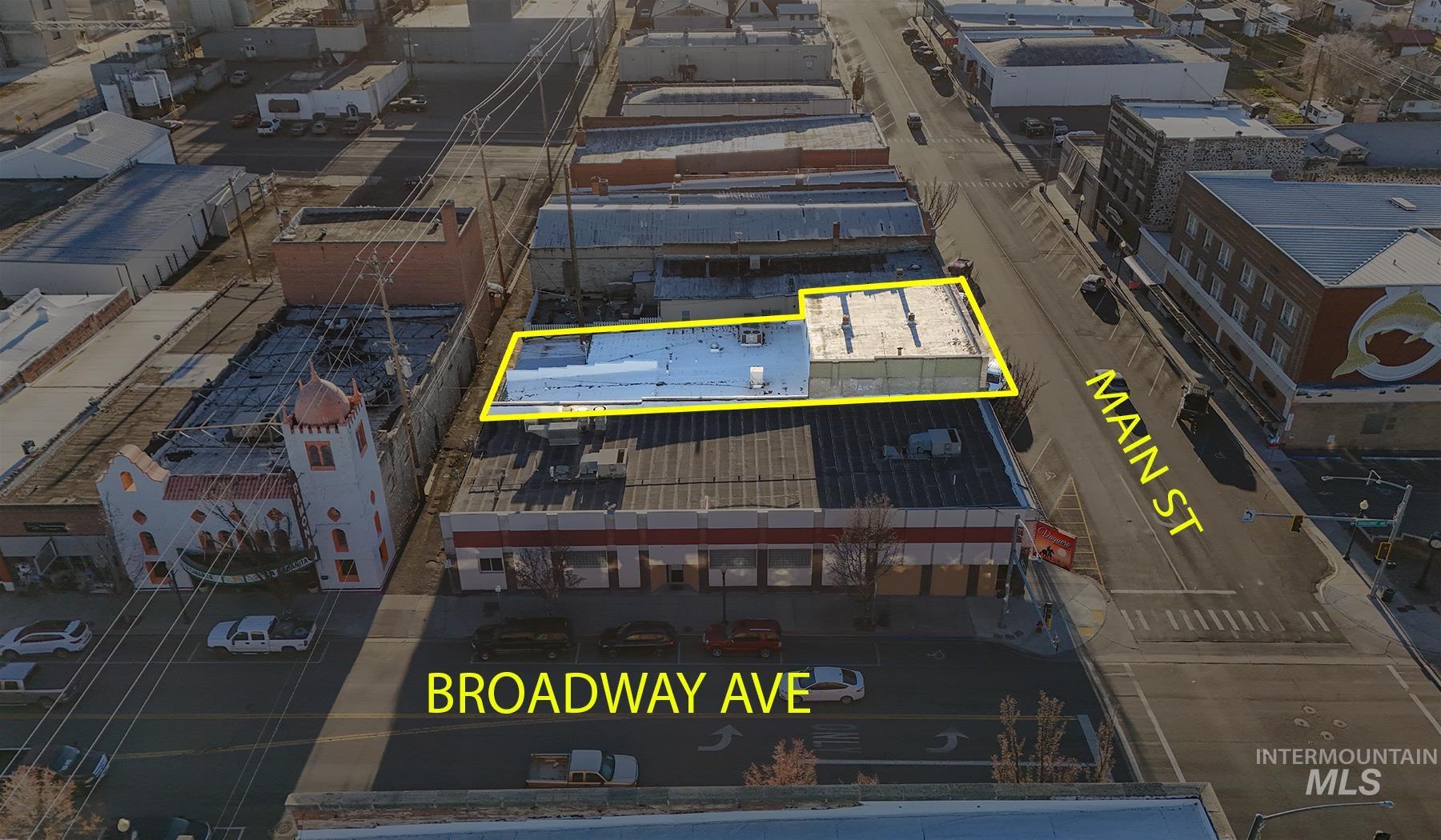 1005 & 1007 Main St, Buhl, Idaho 83316-1627, 3 Bedrooms, 16 Rooms, Business/Commercial For Sale, Price $439,900,MLS 98971129