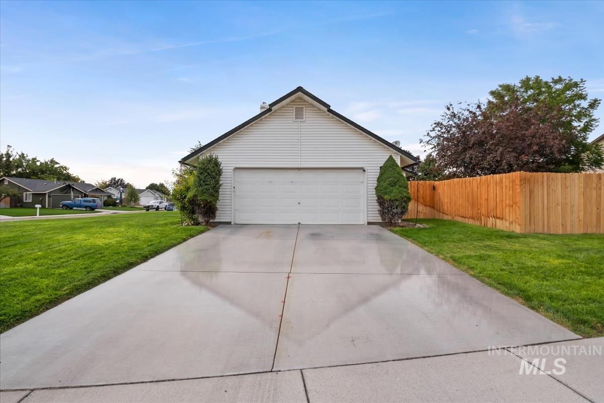 2948 W Gemstone Dr, Meridian, Idaho 83646, 4 Bedrooms, 2.5 Bathrooms, Residential For Sale, Price $499,900,MLS 98971131