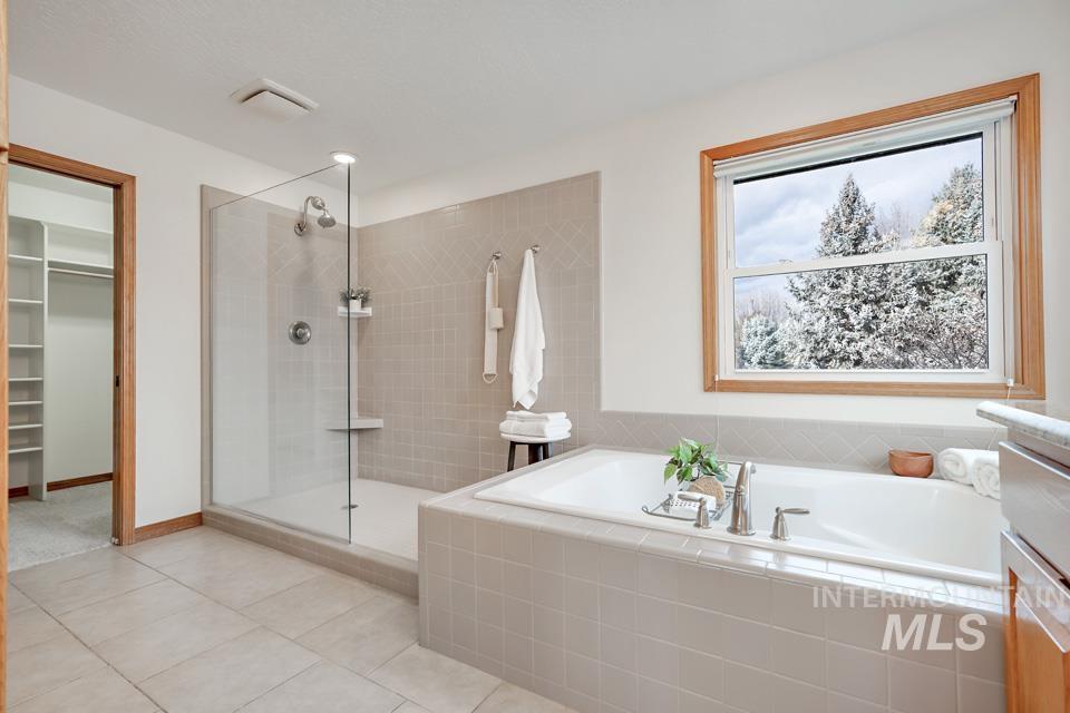 2231 N Parkforest Way, Eagle, Idaho 83616, 4 Bedrooms, 2.5 Bathrooms, Residential For Sale, Price $1,050,000,MLS 98971138