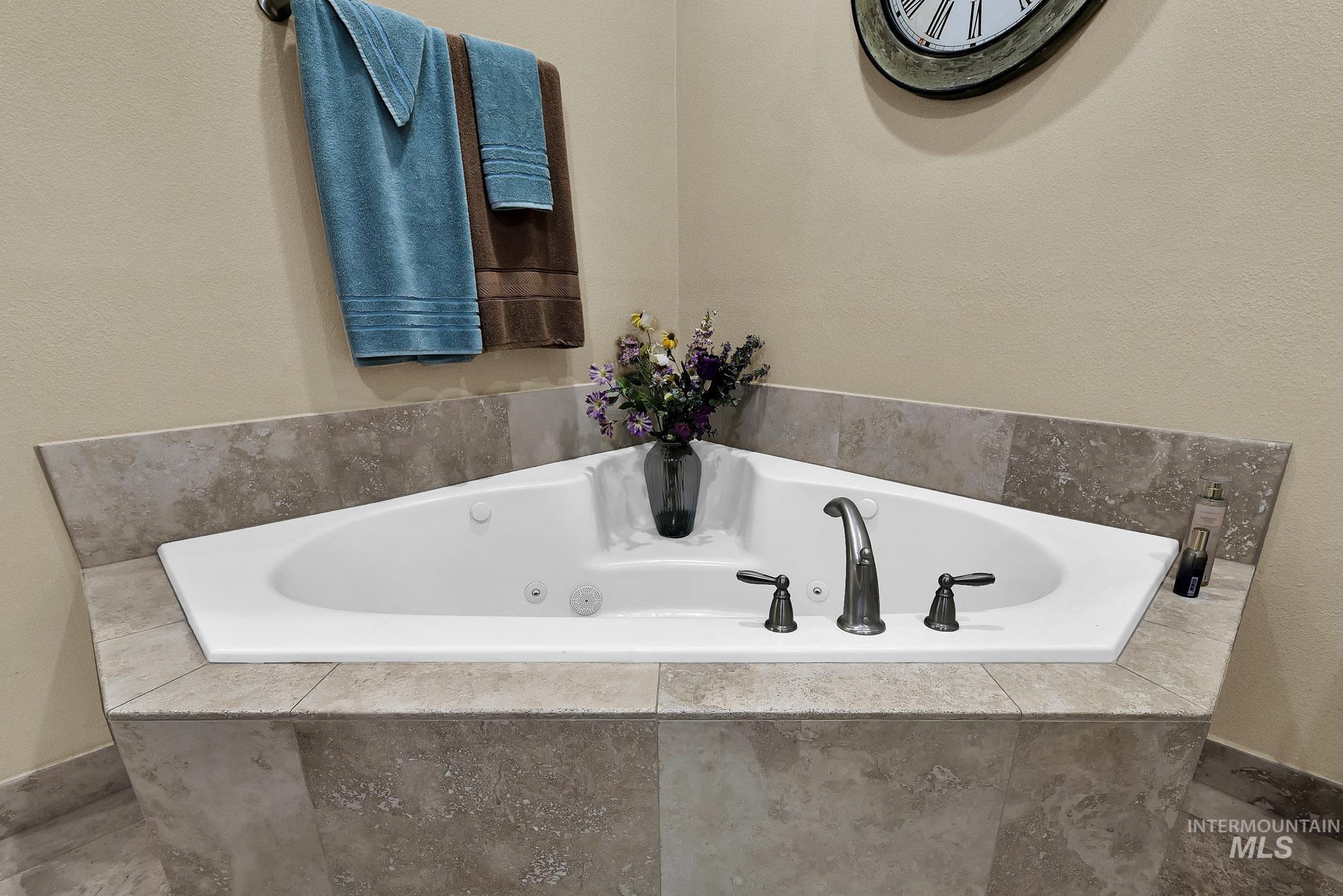 2024 SE 3rd Way, Meridian, Idaho 83642, 3 Bedrooms, 2 Bathrooms, Residential For Sale, Price $675,000, 98971141