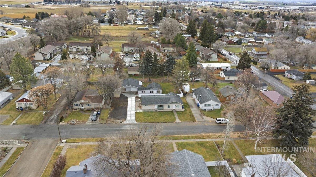 711 E Ave D, Jerome, Idaho 83338, 2 Bedrooms, 1 Bathroom, Residential For Sale, Price $320,000, 98971144