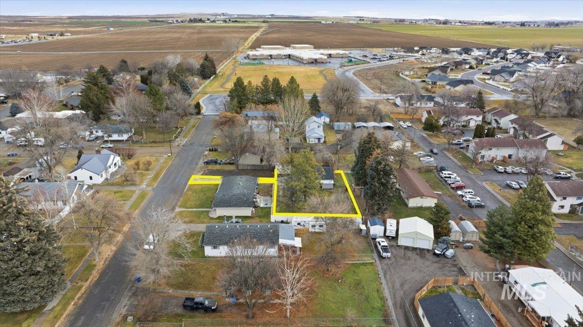 711 E Ave D, Jerome, Idaho 83338, 2 Bedrooms, 1 Bathroom, Residential For Sale, Price $320,000, 98971144