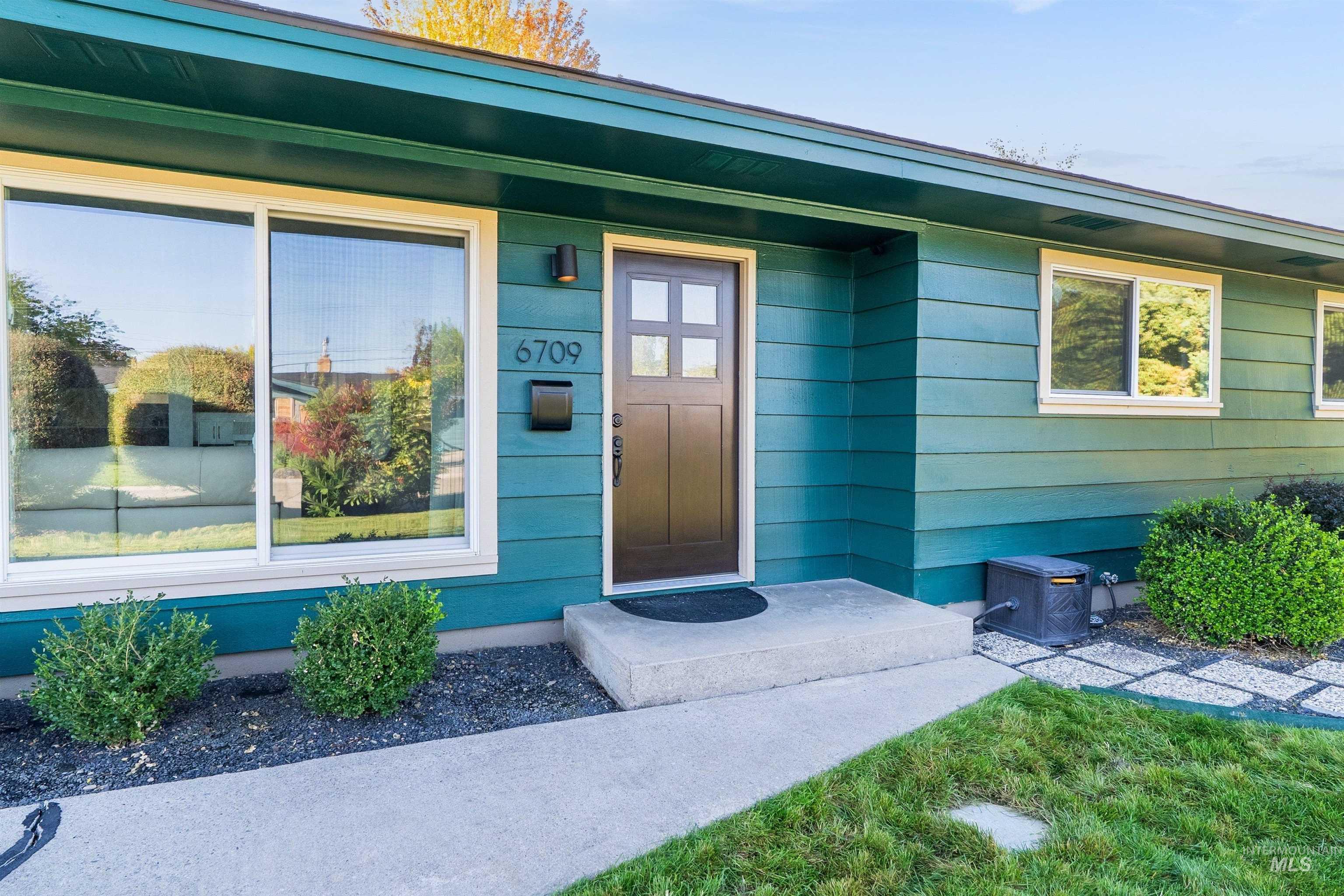 6709 W Newman Street, Boise, Idaho 83704-6137, 3 Bedrooms, 2 Bathrooms, Residential For Sale, Price $575,000, 98971156