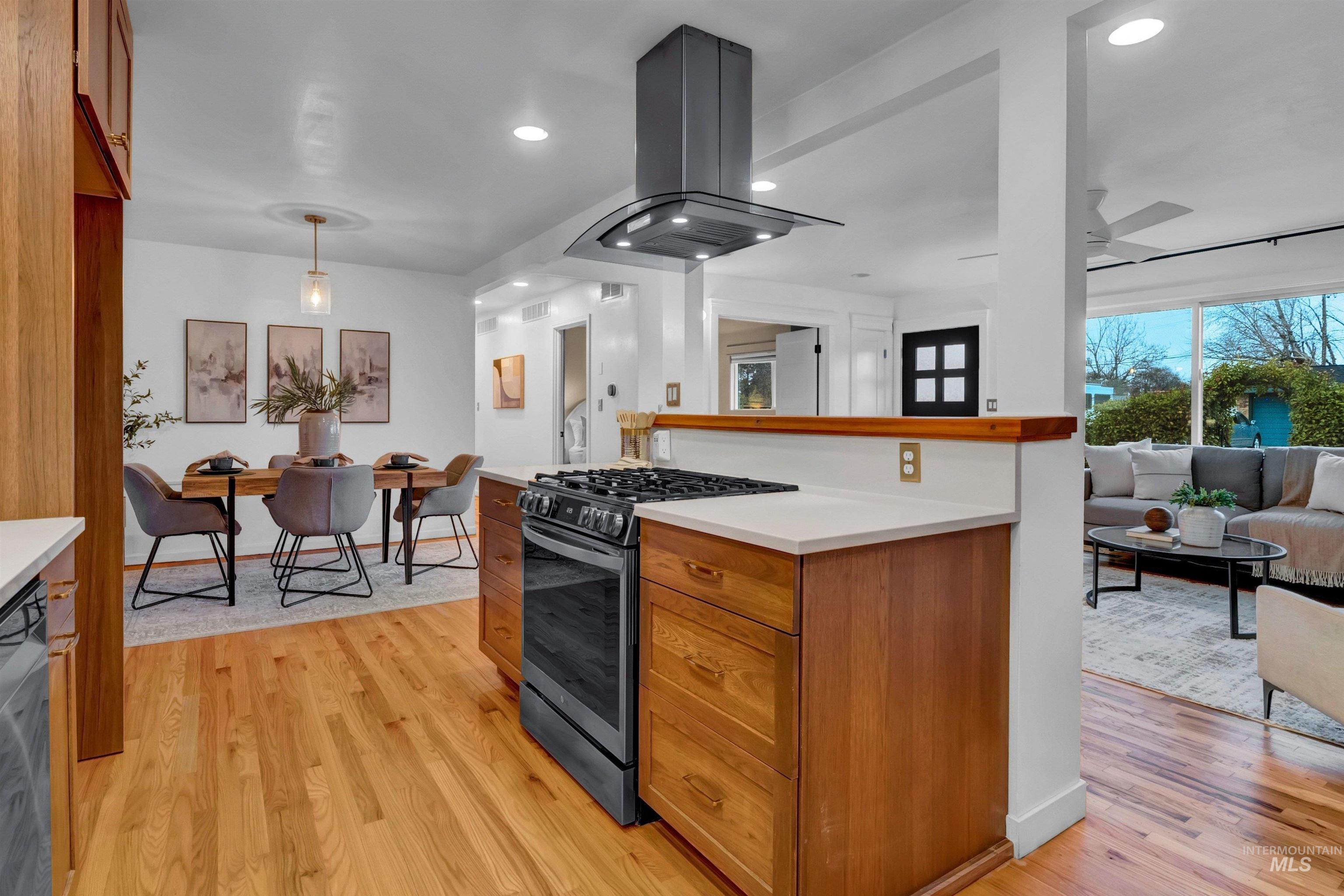 6709 W Newman Street, Boise, Idaho 83704-6137, 3 Bedrooms, 2 Bathrooms, Residential For Sale, Price $575,000, 98971156