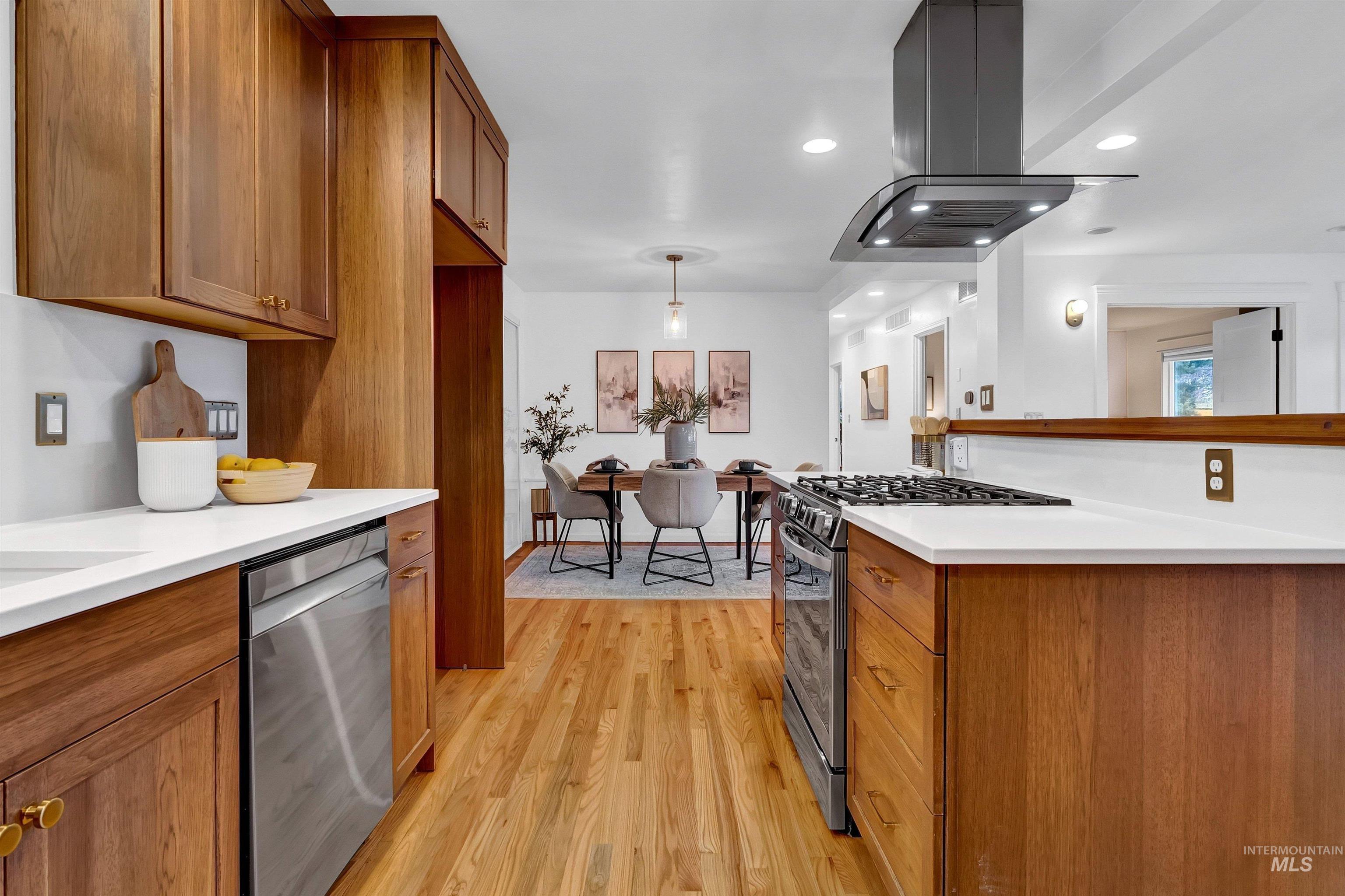 6709 W Newman Street, Boise, Idaho 83704-6137, 3 Bedrooms, 2 Bathrooms, Residential For Sale, Price $575,000, 98971156