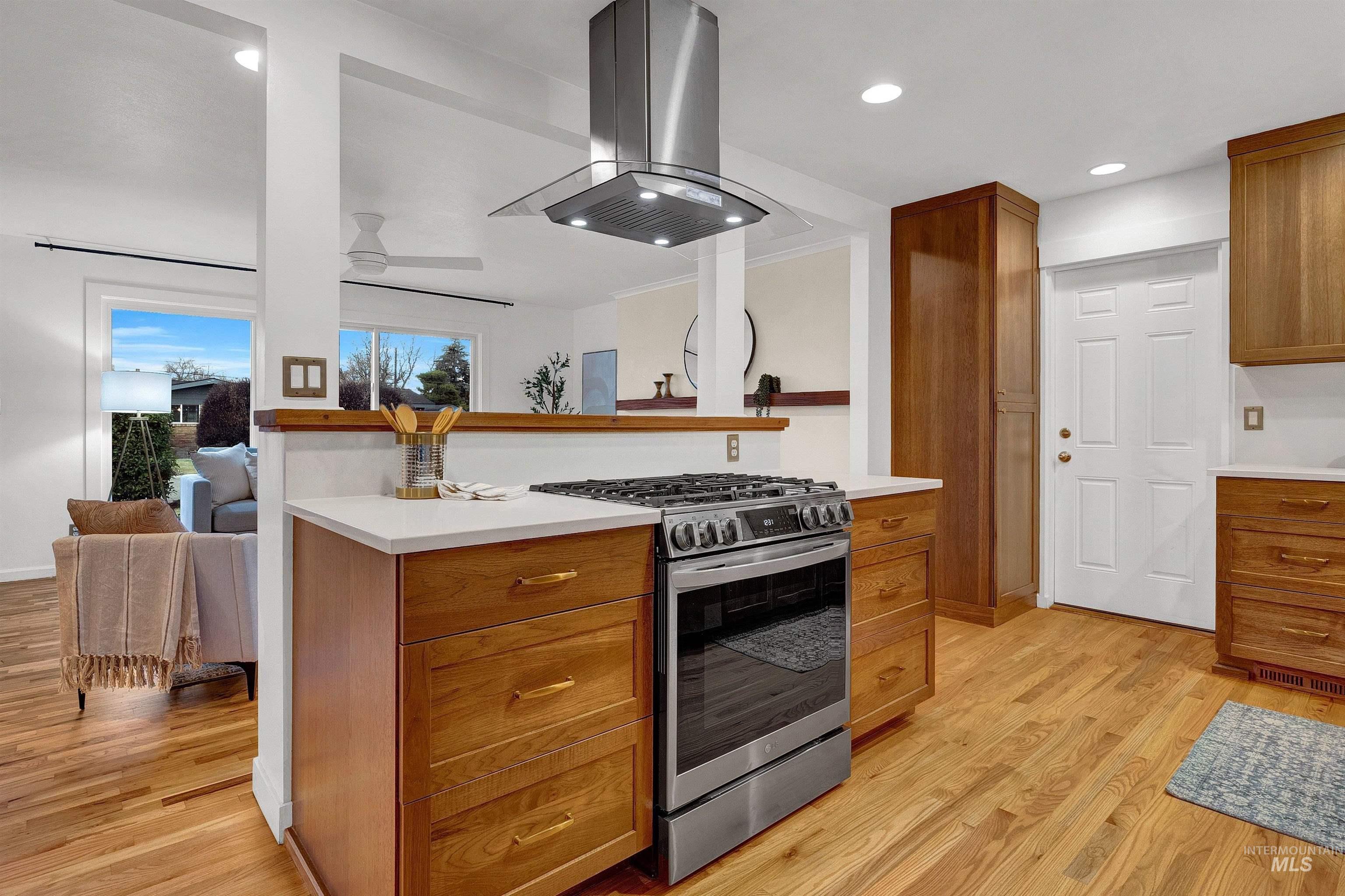 6709 W Newman Street, Boise, Idaho 83704-6137, 3 Bedrooms, 2 Bathrooms, Residential For Sale, Price $575,000, 98971156