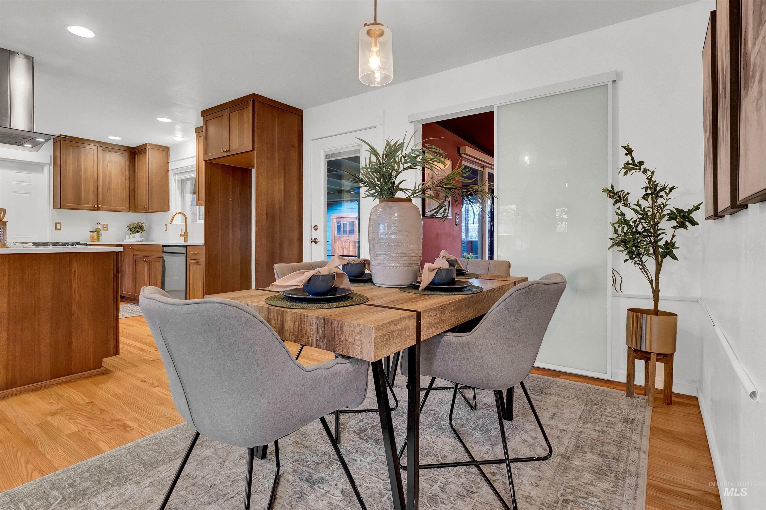 6709 W Newman Street, Boise, Idaho 83704-6137, 3 Bedrooms, 2 Bathrooms, Residential For Sale, Price $575,000, 98971156