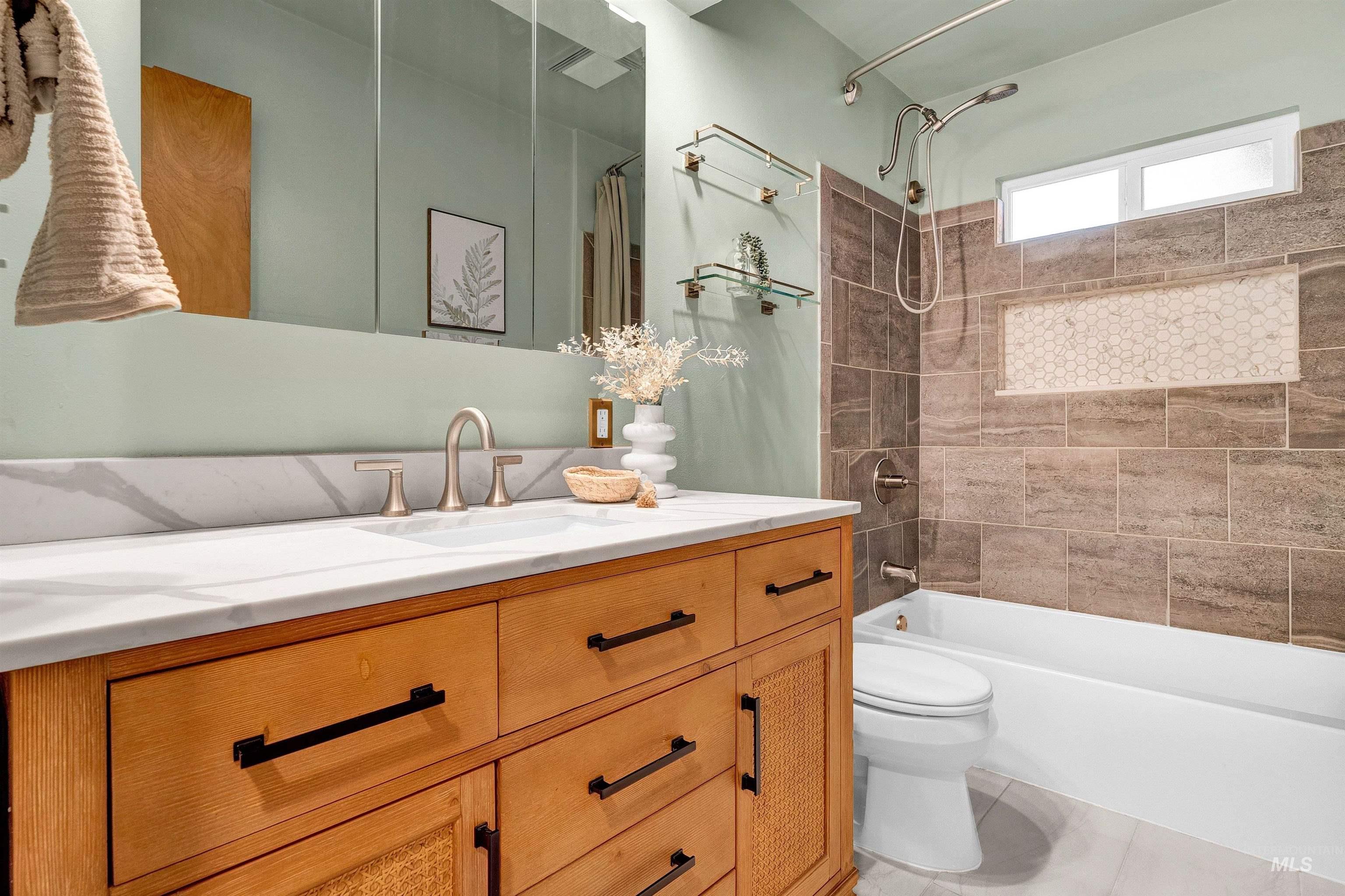 6709 W Newman Street, Boise, Idaho 83704-6137, 3 Bedrooms, 2 Bathrooms, Residential For Sale, Price $575,000, 98971156